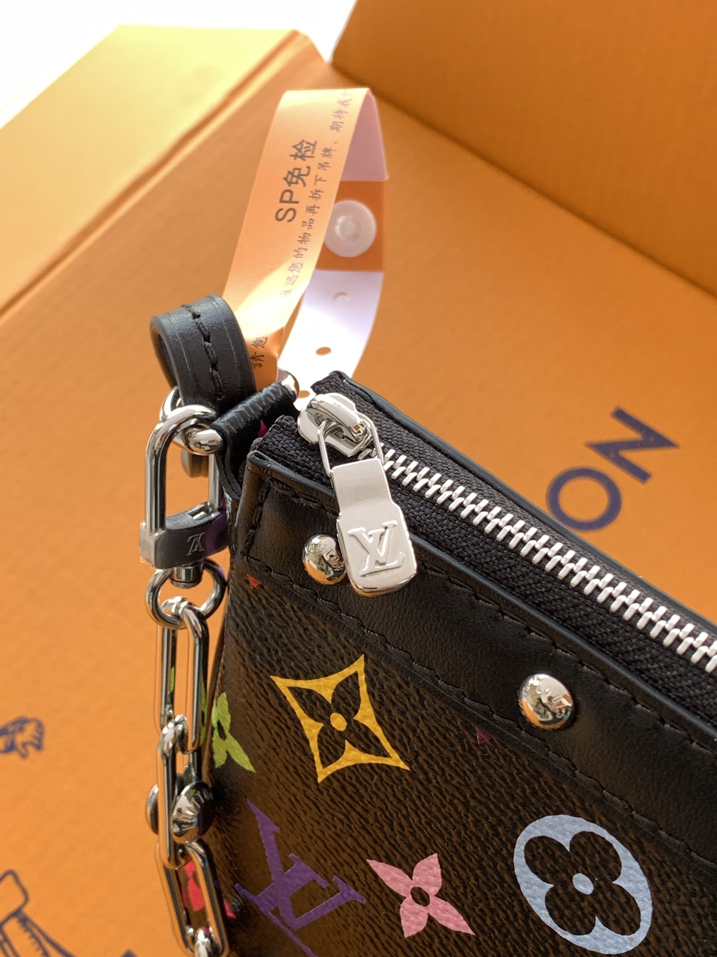 Louis Vuitton 全钢163C芯片 M13663黑彩 本款 Pochette Accessoires 手袋取材涂层帆布