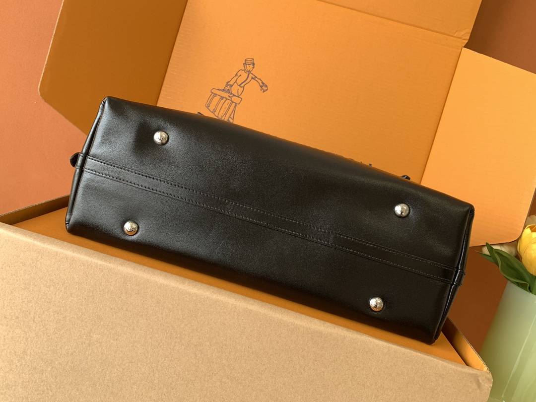 Givenchy 配全套包装 全钢五金 M25143