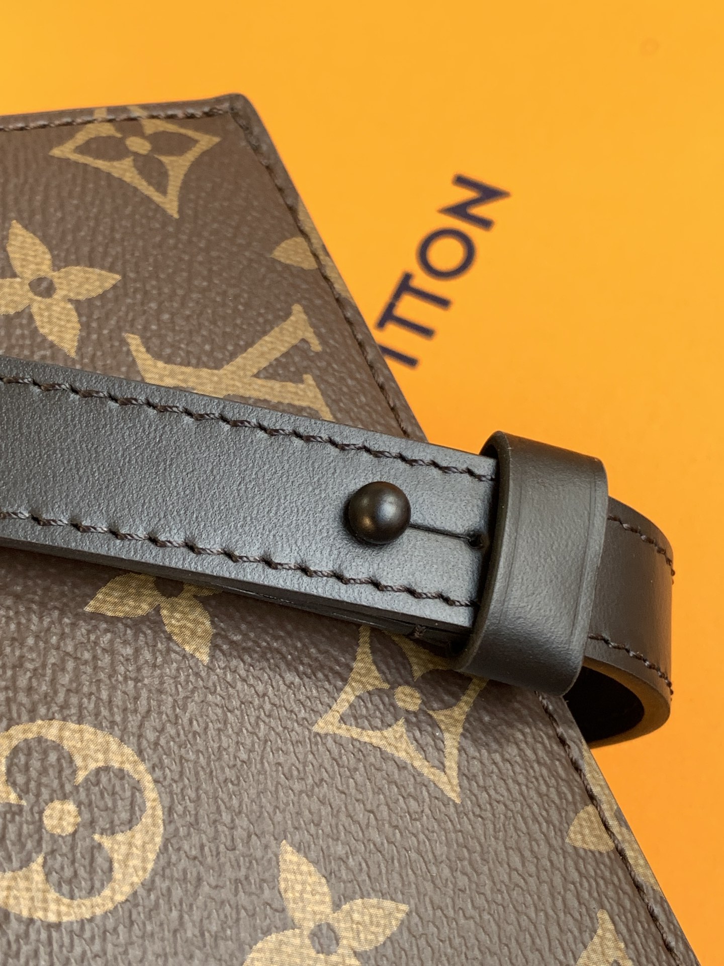 Louis Vuitton 独家首发型号：M83613 全钢正版（动态码）品质提升． 同步 动态电子芯片、礼品袋、保护纸