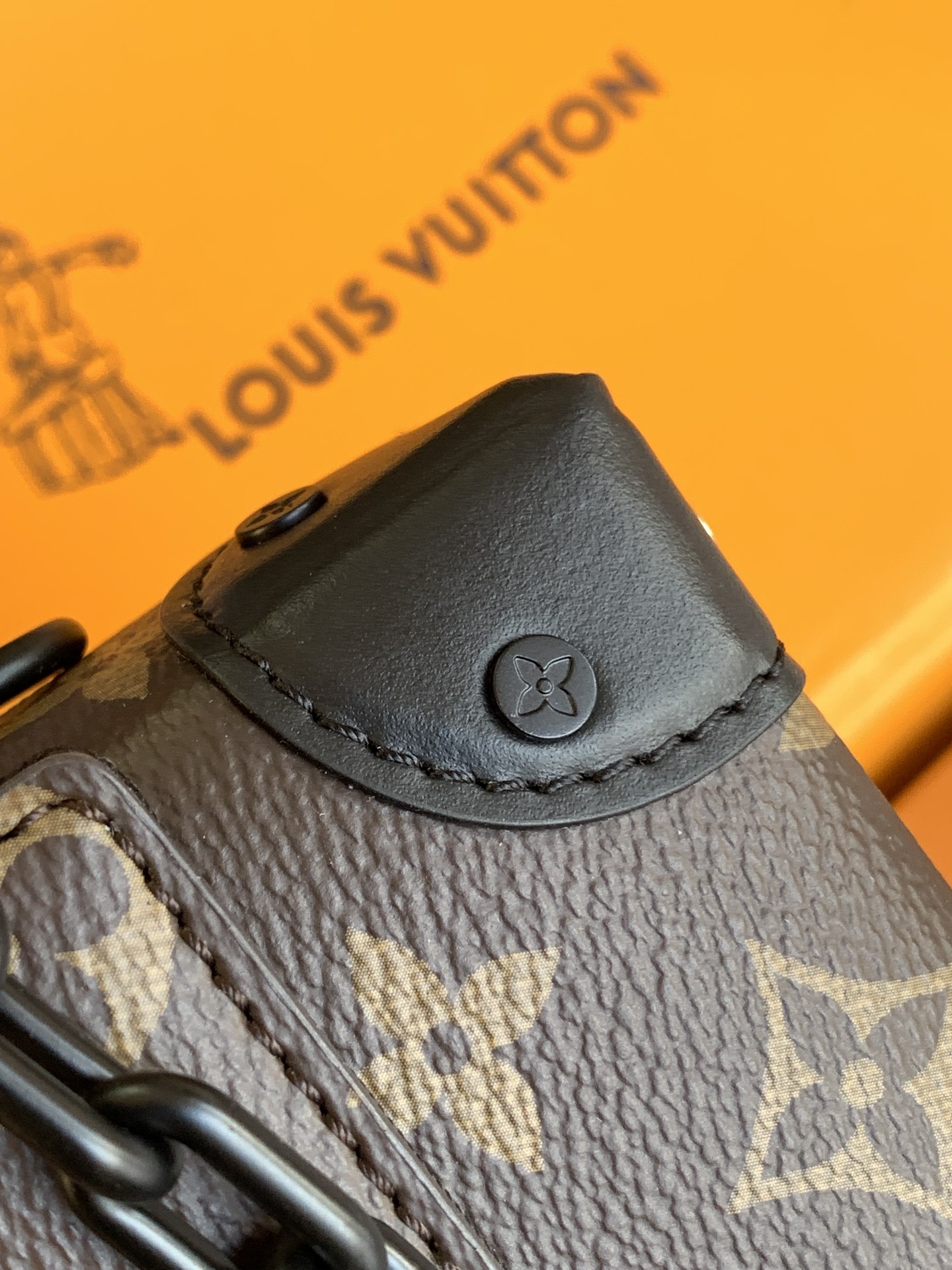 Louis Vuitton 独家首发型号：M83613 全钢正版（动态码）品质提升． 同步 动态电子芯片、礼品袋、保护纸