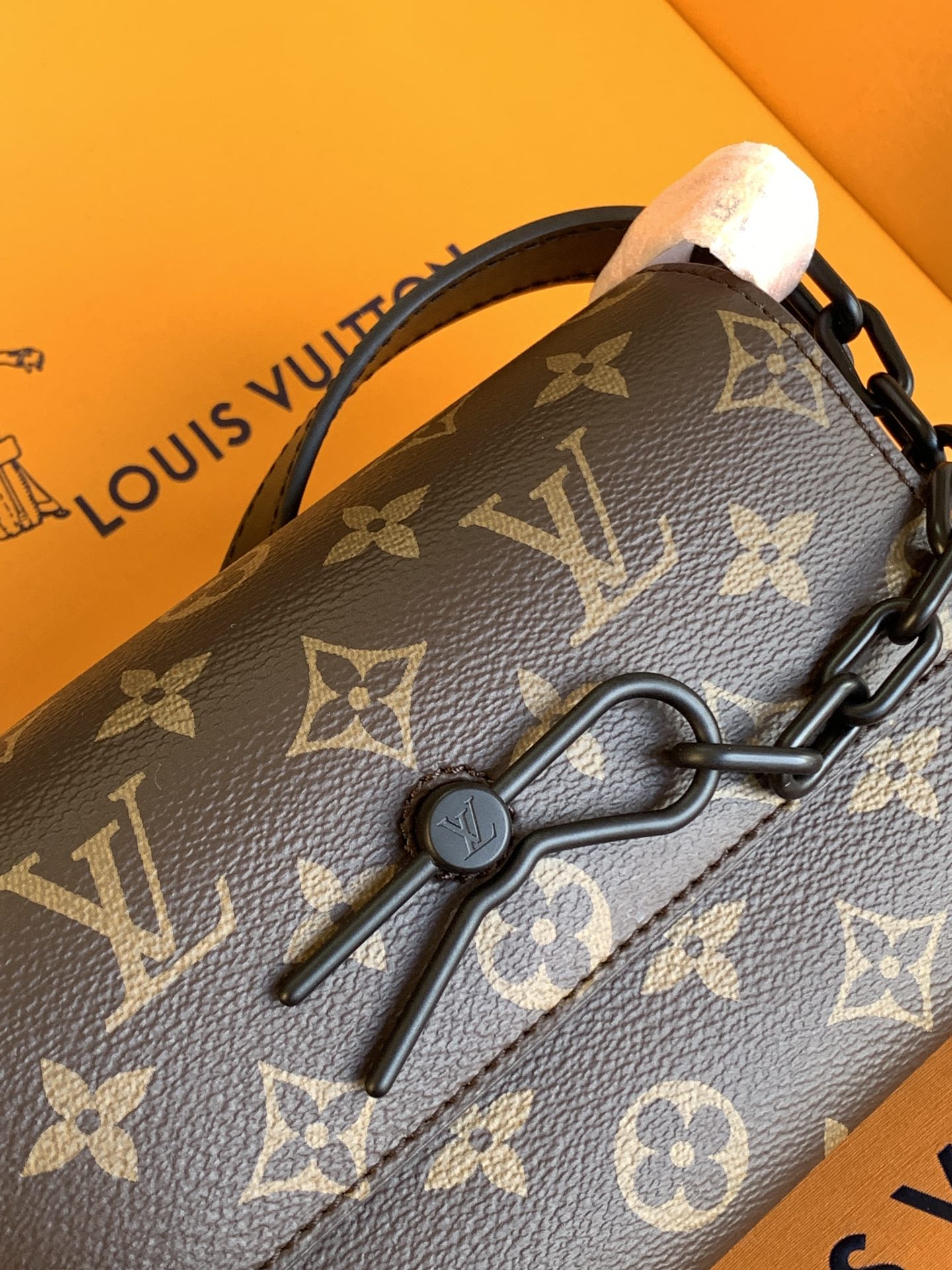Louis Vuitton 独家首发型号：M83613 全钢正版（动态码）品质提升． 同步 动态电子芯片、礼品袋、保护纸