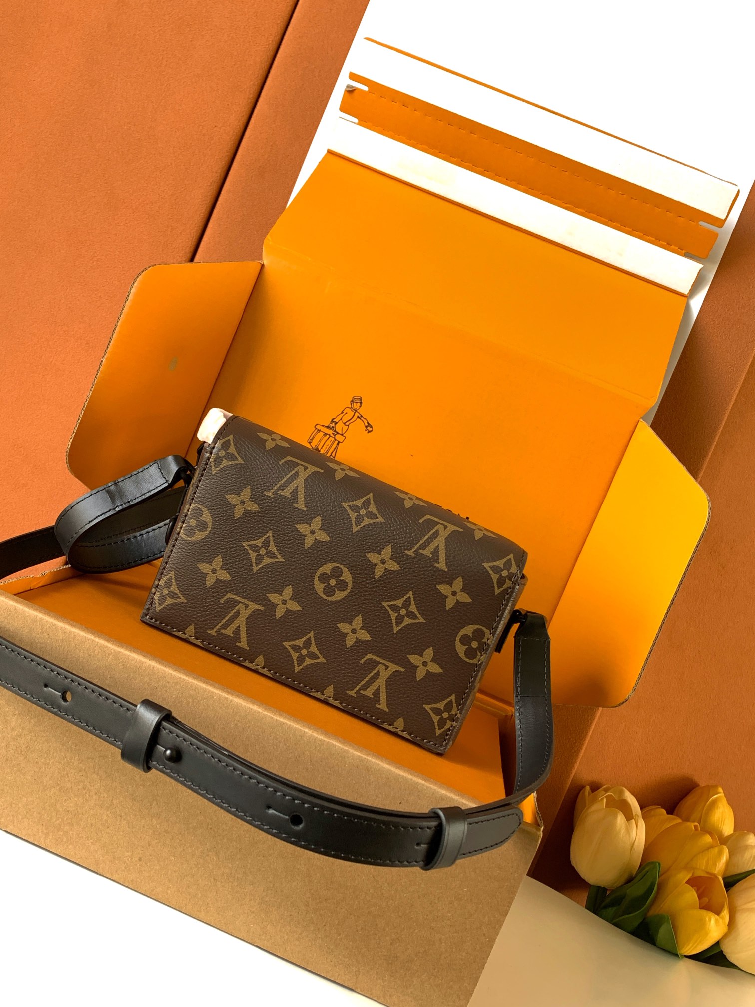 Louis Vuitton 独家首发型号：M83613 全钢正版（动态码）品质提升． 同步 动态电子芯片、礼品袋、保护纸