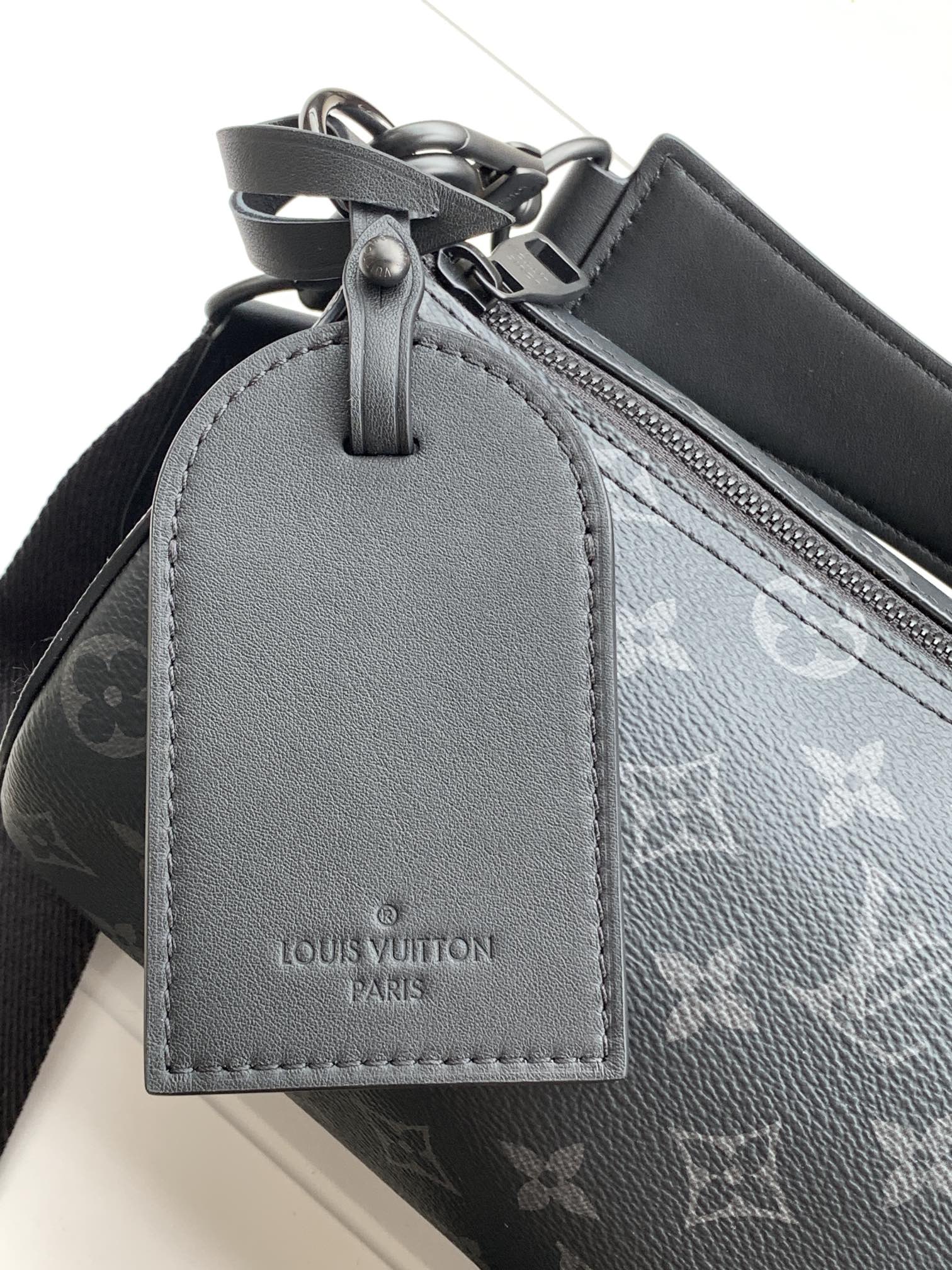 Louis Vuitton 独家首发型号：M46796【 全钢】Soft Polochon PM皮料是 代 意大利A级皮料
