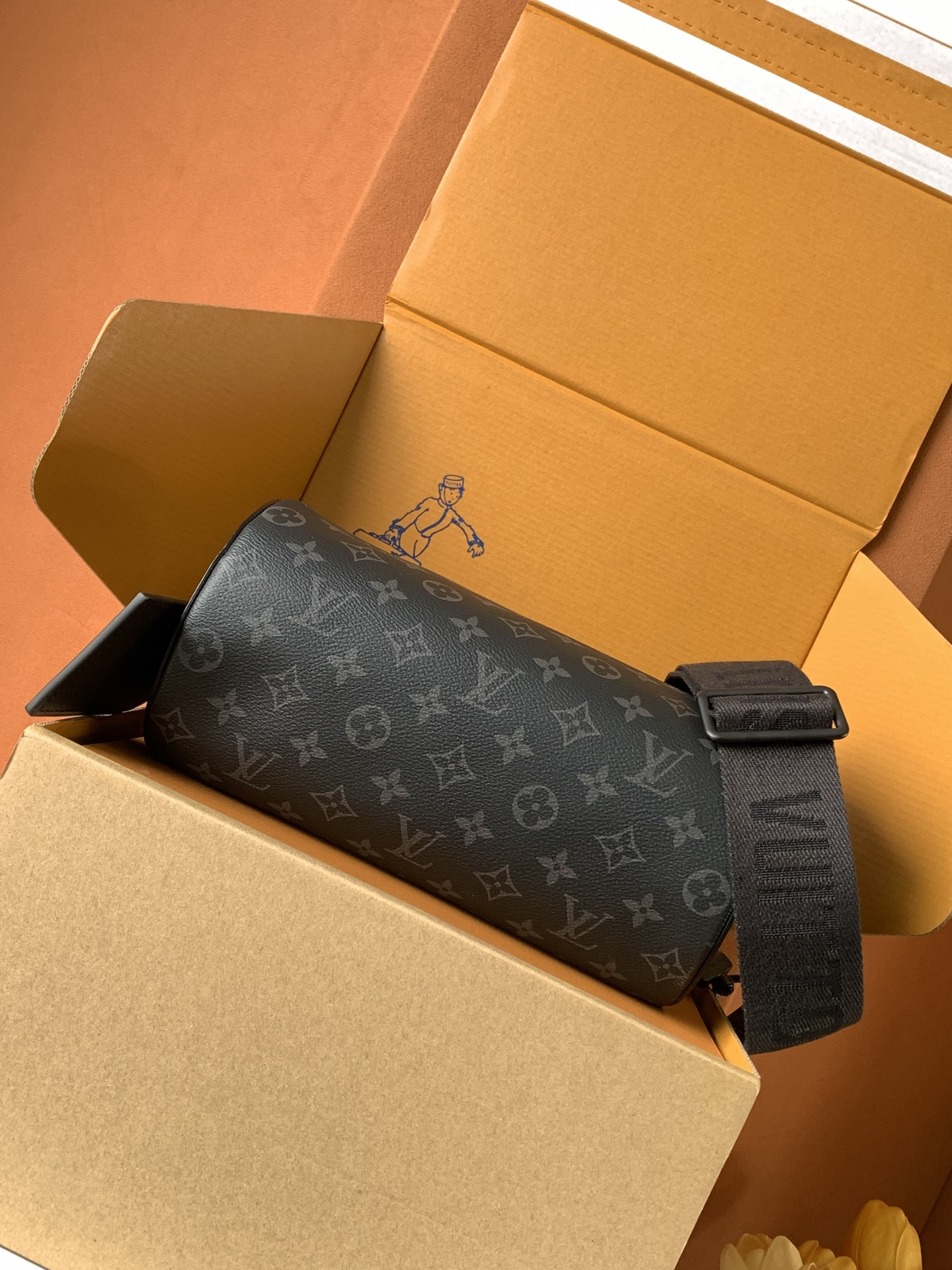Louis Vuitton 独家首发型号：M46796【 全钢】Soft Polochon PM皮料是 代 意大利A级皮料