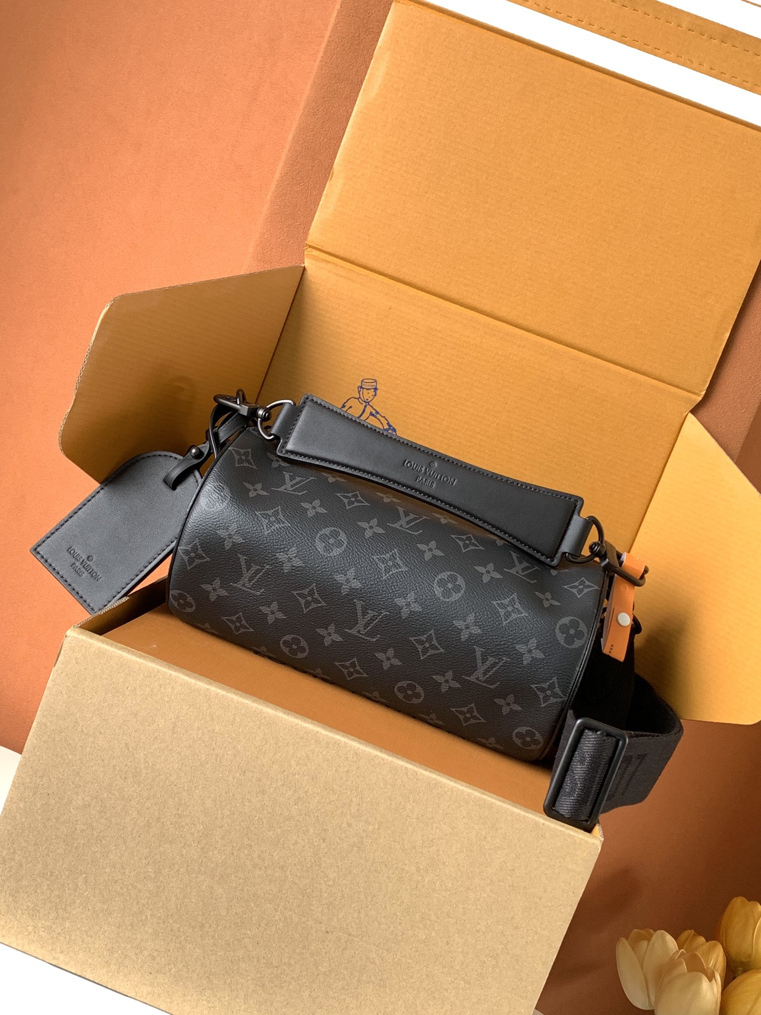 Louis Vuitton 独家首发型号：M46796【 全钢】Soft Polochon PM皮料是 代 意大利A级皮料