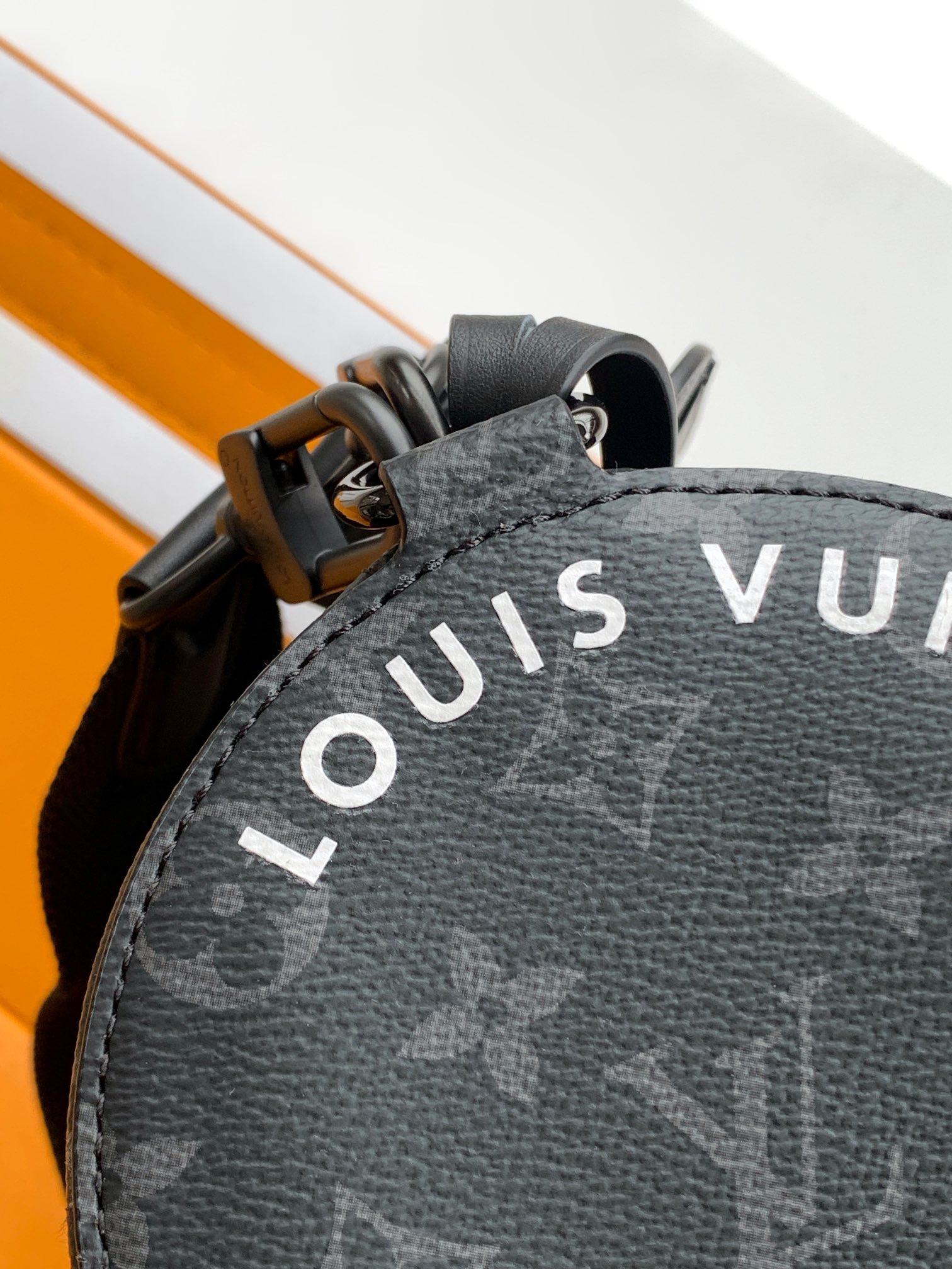 Louis Vuitton 独家首发型号：M46796【 全钢】Soft Polochon PM皮料是 代 意大利A级皮料