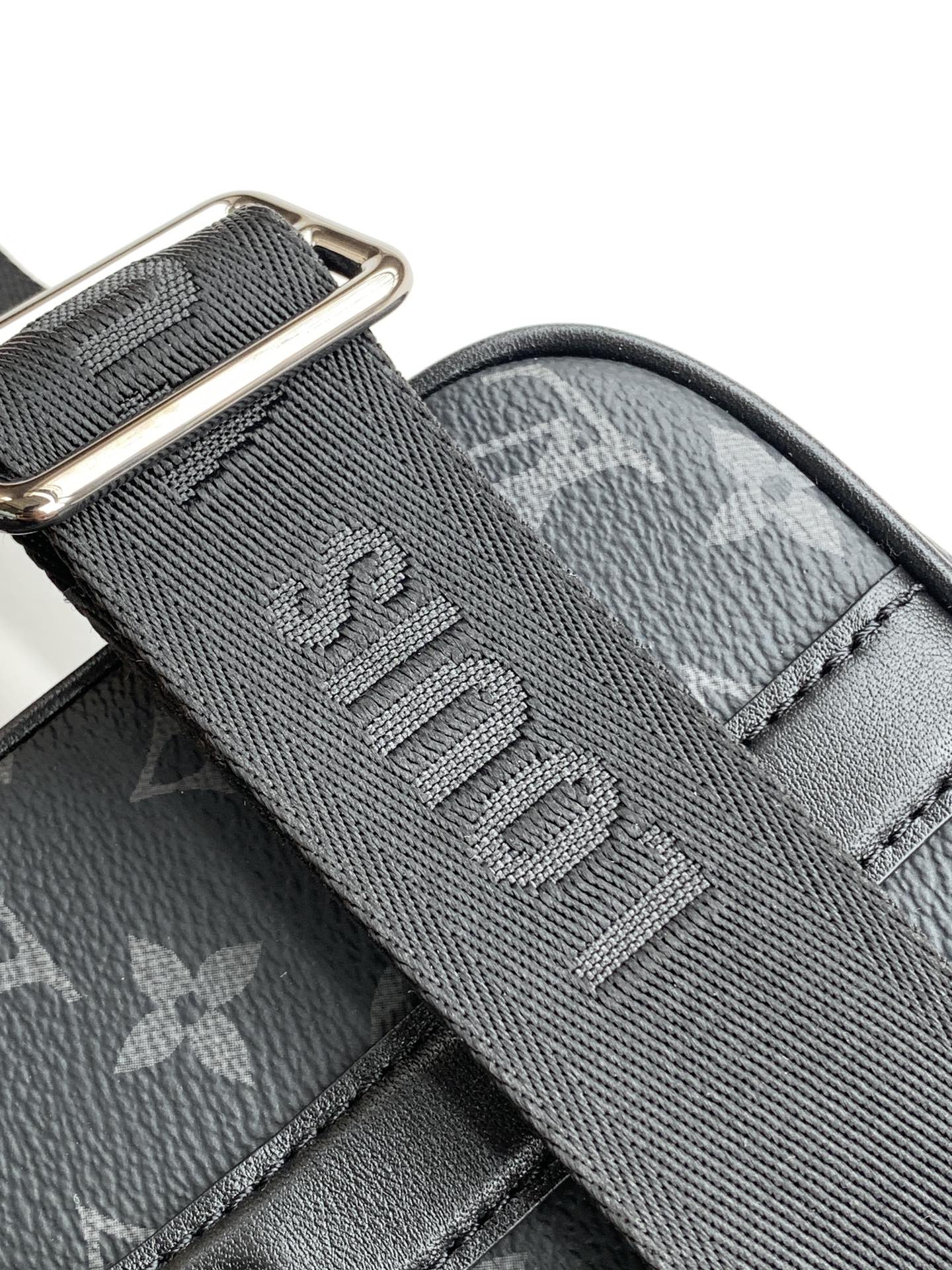 Louis Vuitton 独家首发型号:M82770【 全钢】皮料是 代 意大利A级菱形皮料 同步变码芯片