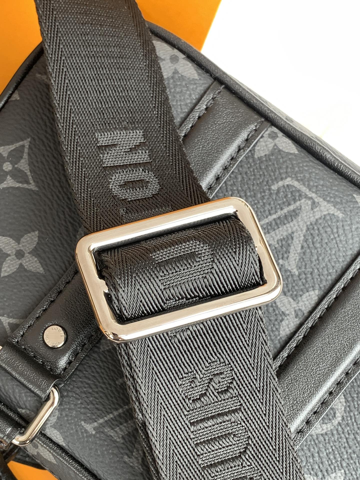 Louis Vuitton 独家首发型号:M82770【 全钢】皮料是 代 意大利A级菱形皮料 同步变码芯片
