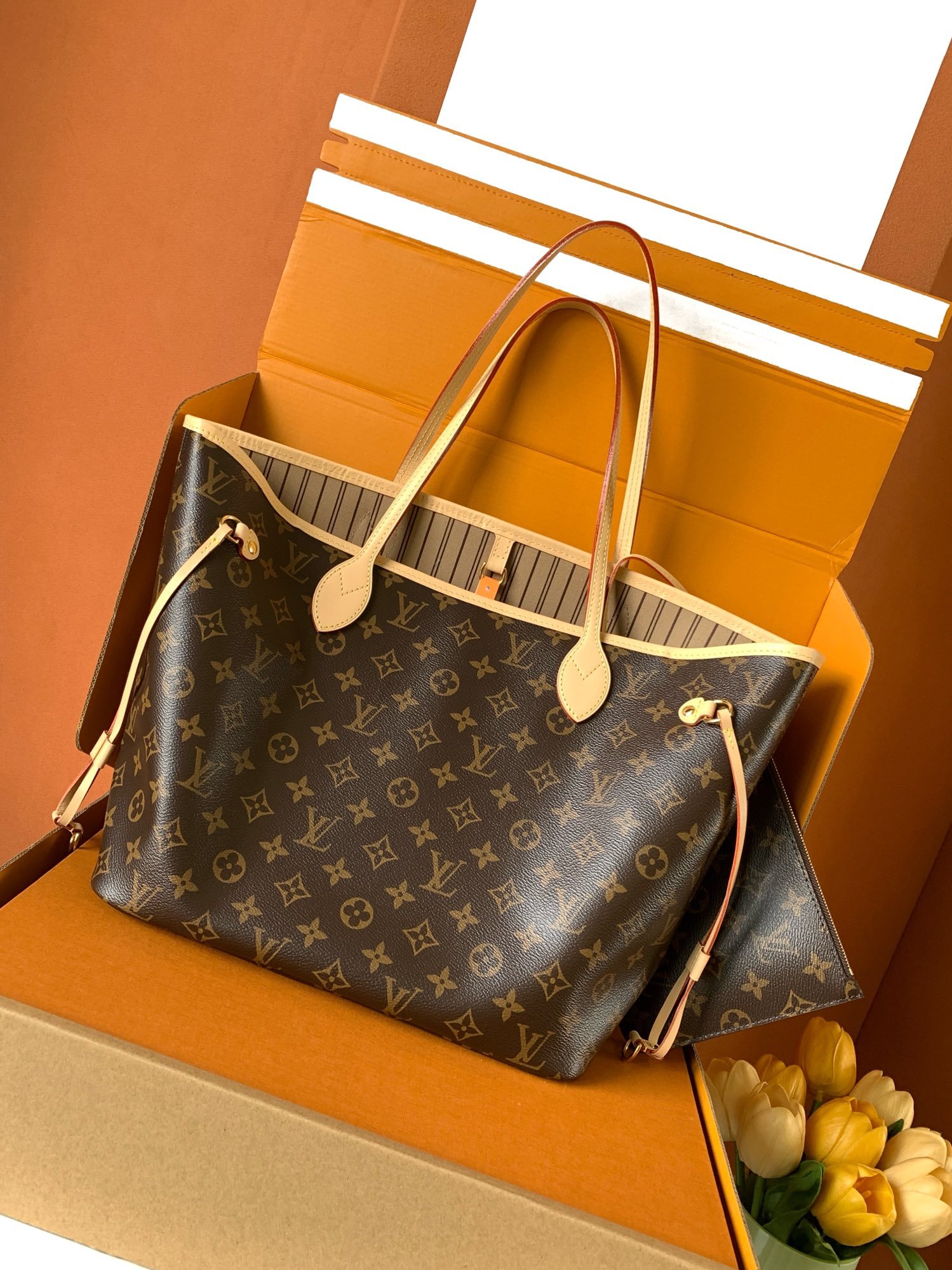 Neverfull 中号手袋【特级加强版】型号: M46975 M40995 M46975皮料: 是意大