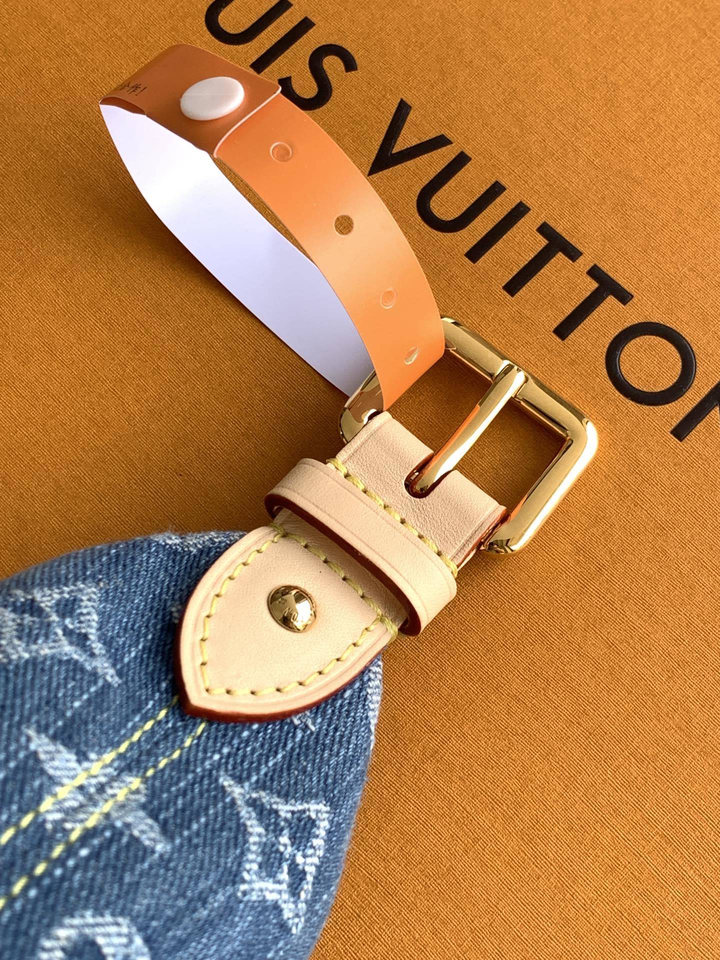 【特级MB牛仔布】HILLS POCHETTE 手拿包型号:M82949材料:A+级全钢五金,进口高弹面