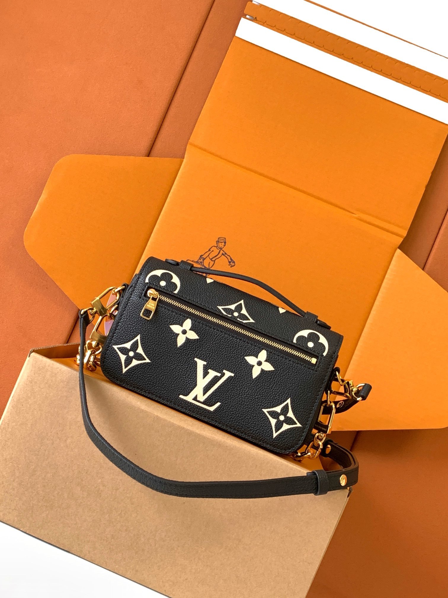 【特级MB芯片版原厂皮】本款 Pochette Metis East West型号:M46596黑色动态