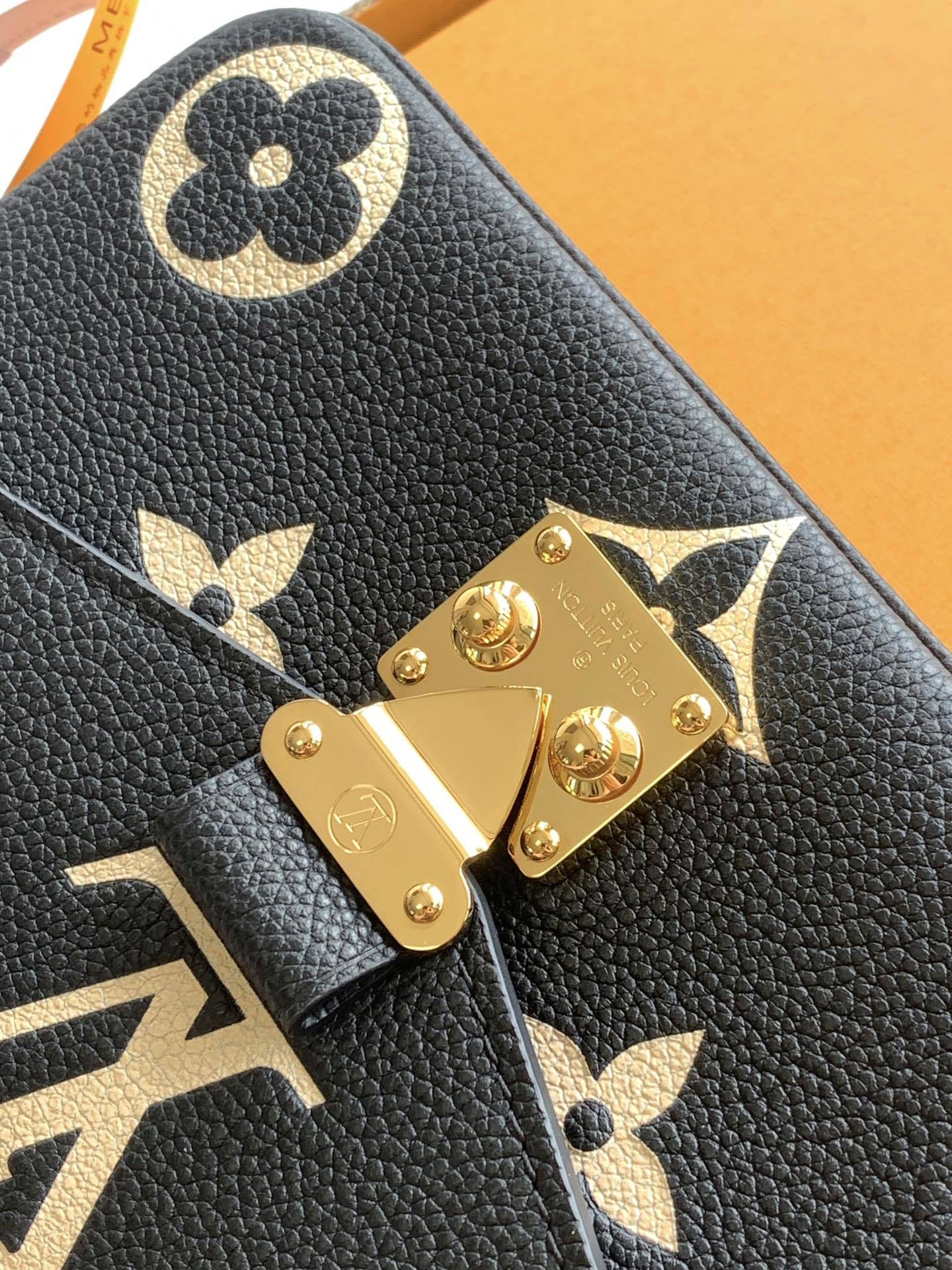 【特级MB芯片版原厂皮】本款 Pochette Metis East West型号:M46596黑色动态