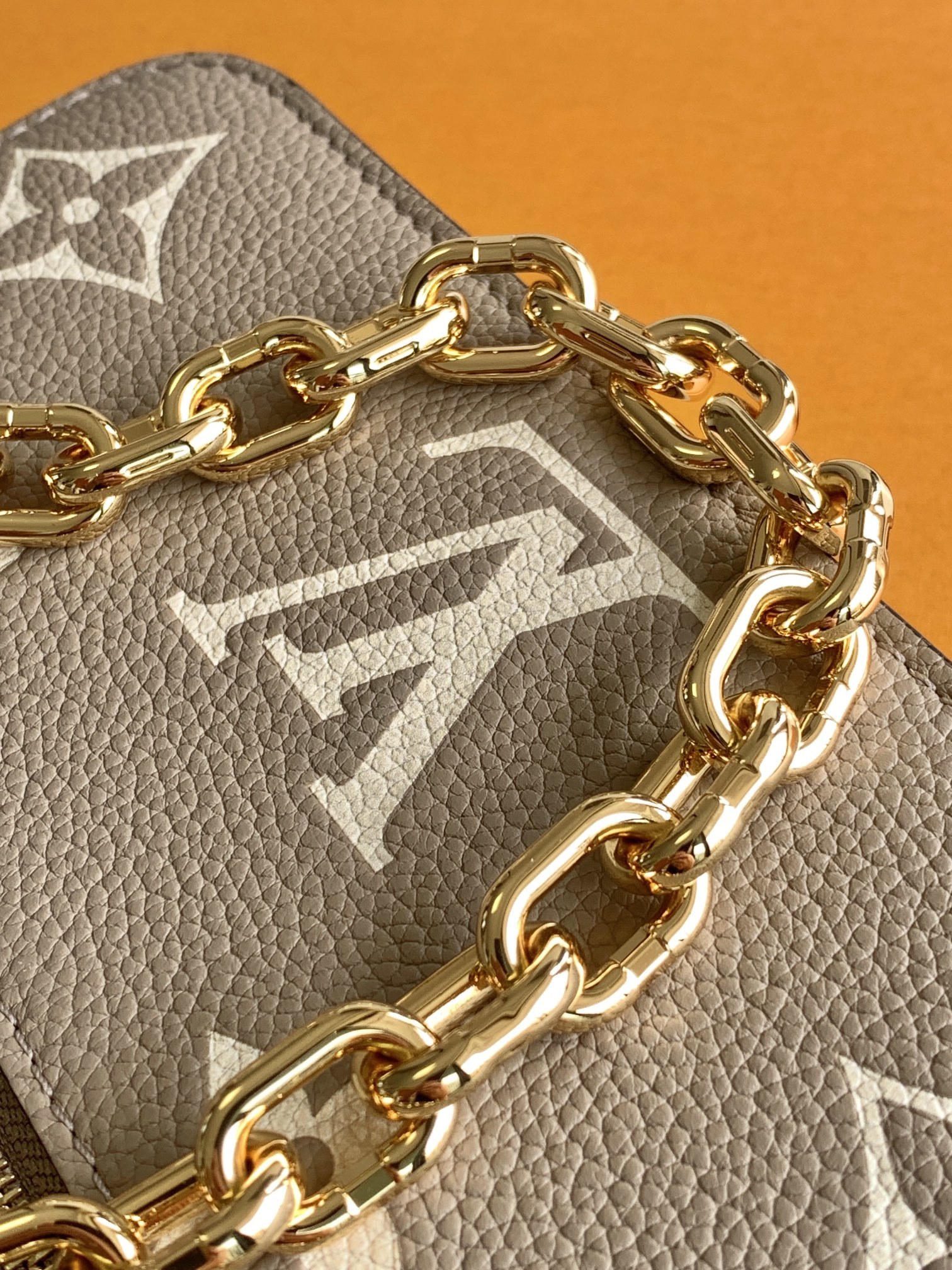 【特级MB芯片版原厂皮】本款 Pochette Metis East West型号:M23081大象灰动