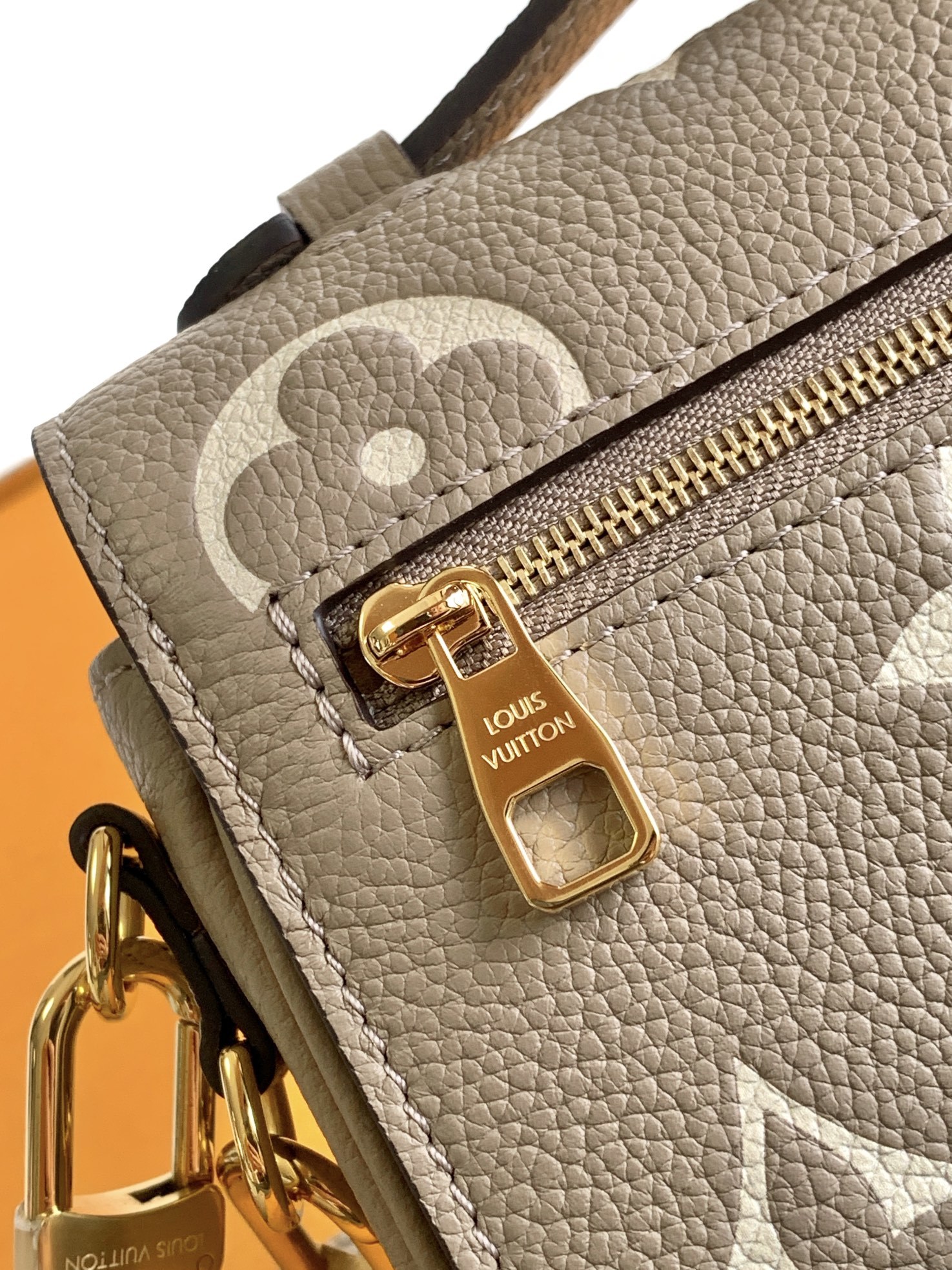 【特级MB芯片版原厂皮】本款 Pochette Metis East West型号:M23081大象灰动