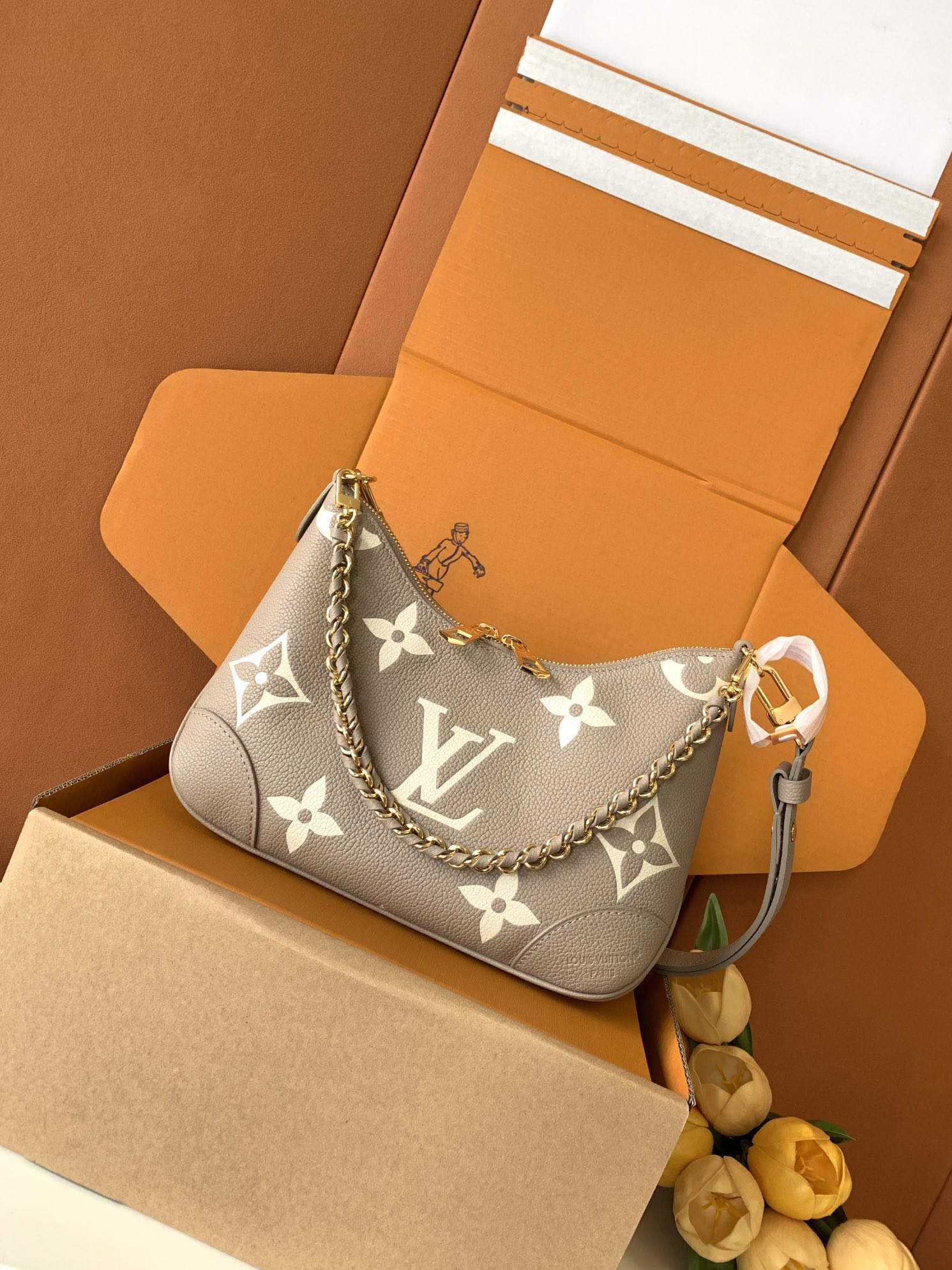 【特级MB芯片版原厂皮】本款Boulogne 手袋选用 Monogram Empreinte 皮革重绎经