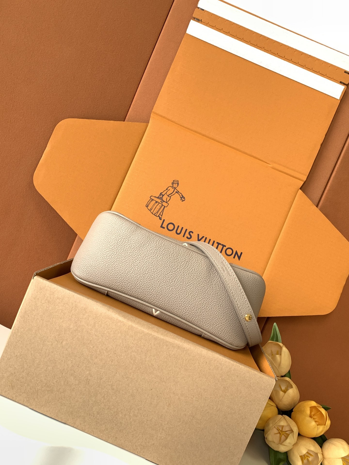 【特级MB芯片版原厂皮】本款Boulogne 手袋选用 Monogram Empreinte 皮革重绎经