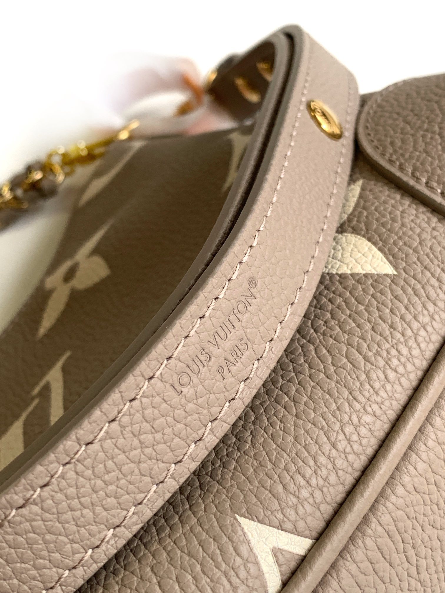 【特级MB芯片版原厂皮】本款Boulogne 手袋选用 Monogram Empreinte 皮革重绎经