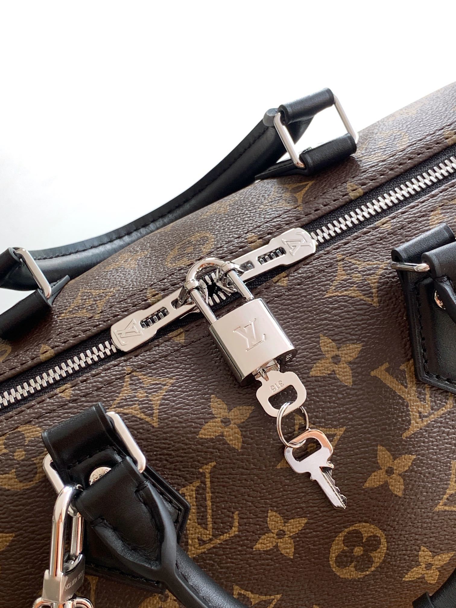 【特级MB芯片版原厂皮】 Speedy Soft 30 Dark手袋以瞩目风姿成就旅途良伴。型号:M12