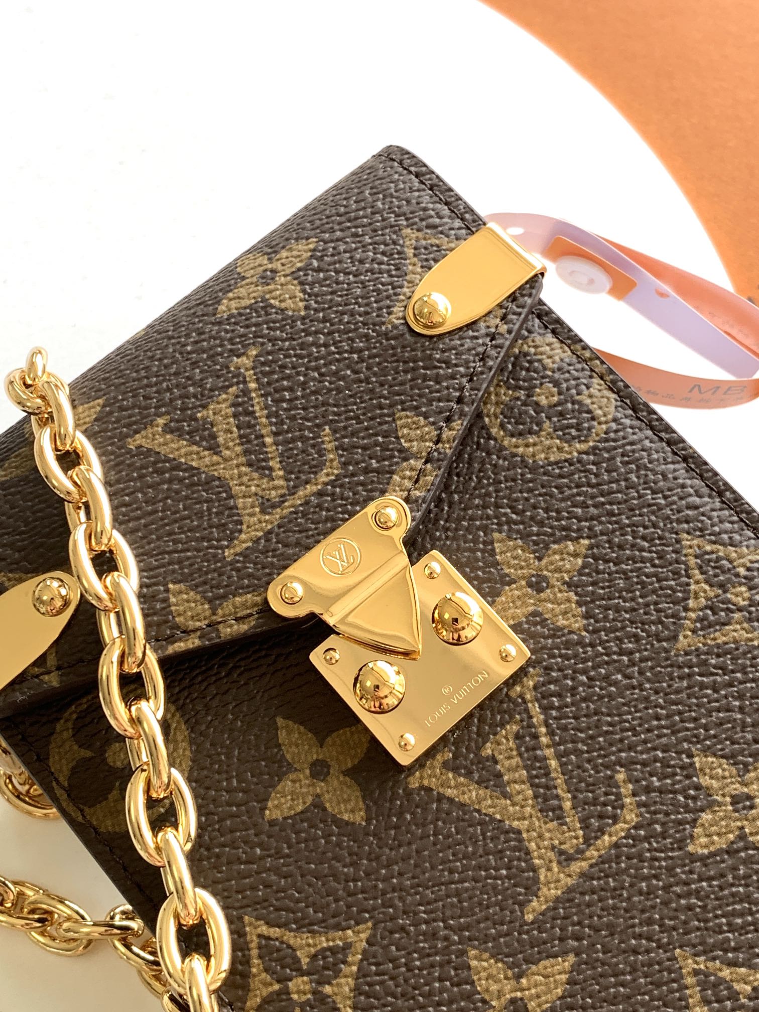 Louis Vuitton Métis 手机包 全钢 M13572 本款 Métis 手机包向路易威登 行李箱采撷灵感