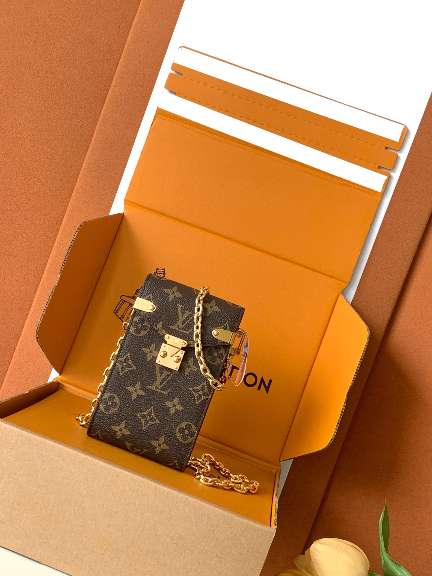Louis Vuitton Métis 手机包 全钢 M13572 本款 Métis 手机包向路易威登 行李箱采撷灵感