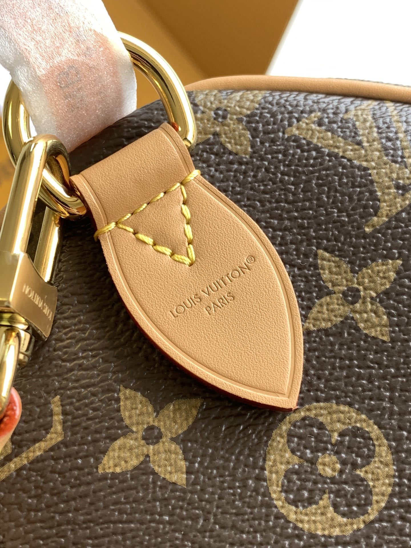 【特级MB芯片版原厂皮】 Speedy Soft 30 Dark手袋以瞩目风姿成就旅途良伴。型号:M11