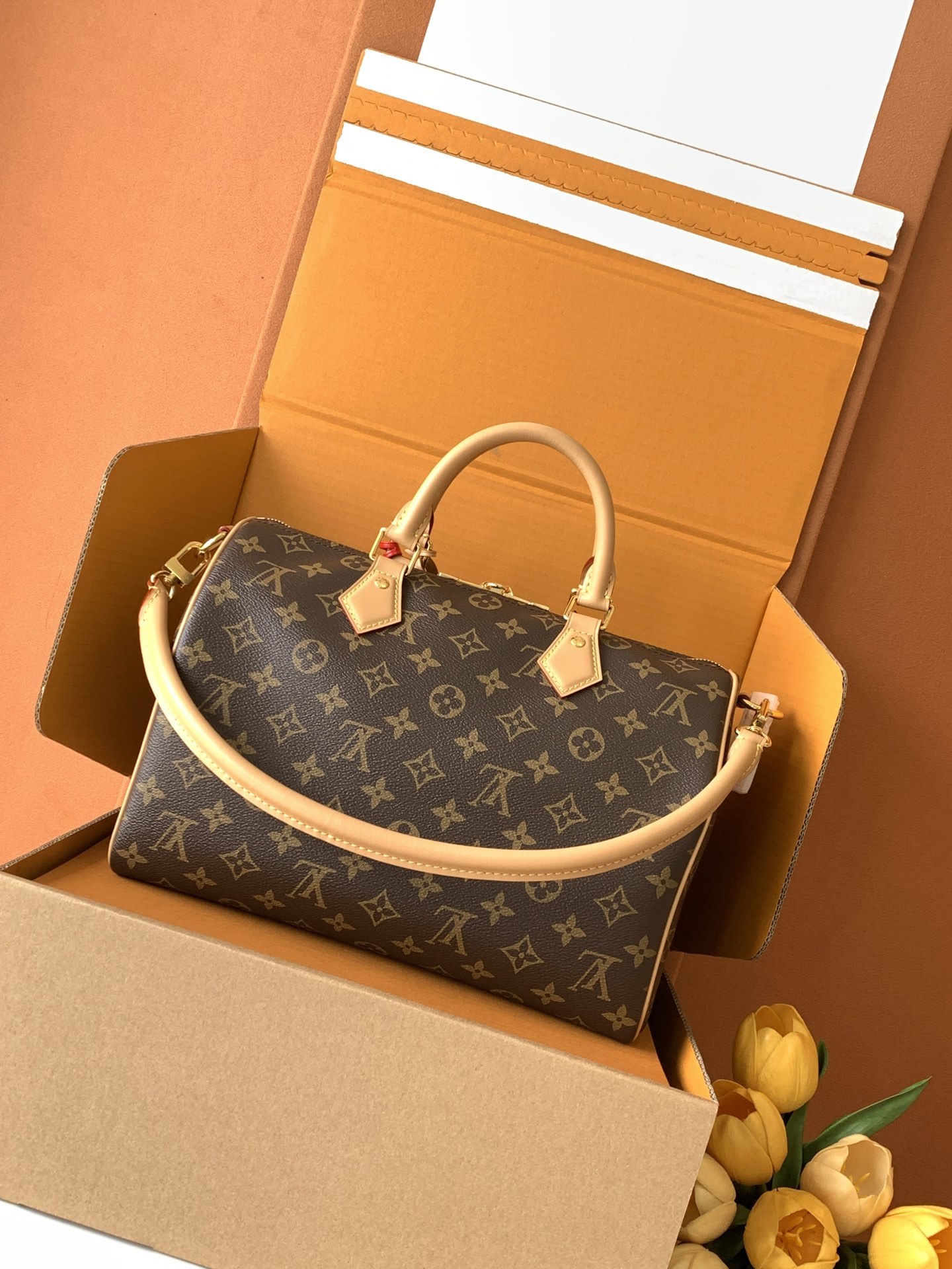 【特级MB芯片版原厂皮】 Speedy Soft 30 Dark手袋以瞩目风姿成就旅途良伴。型号:M11