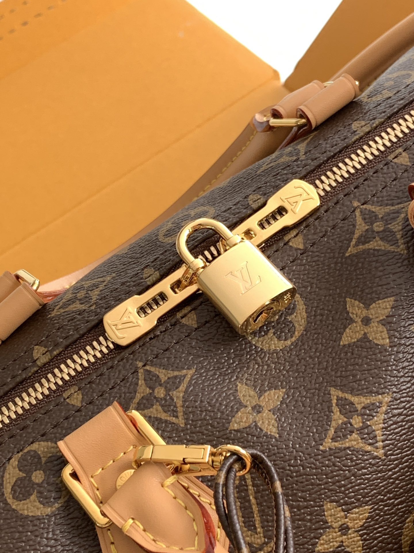 【特级MB芯片版原厂皮】 Speedy Soft 30 Dark手袋以瞩目风姿成就旅途良伴。型号:M11