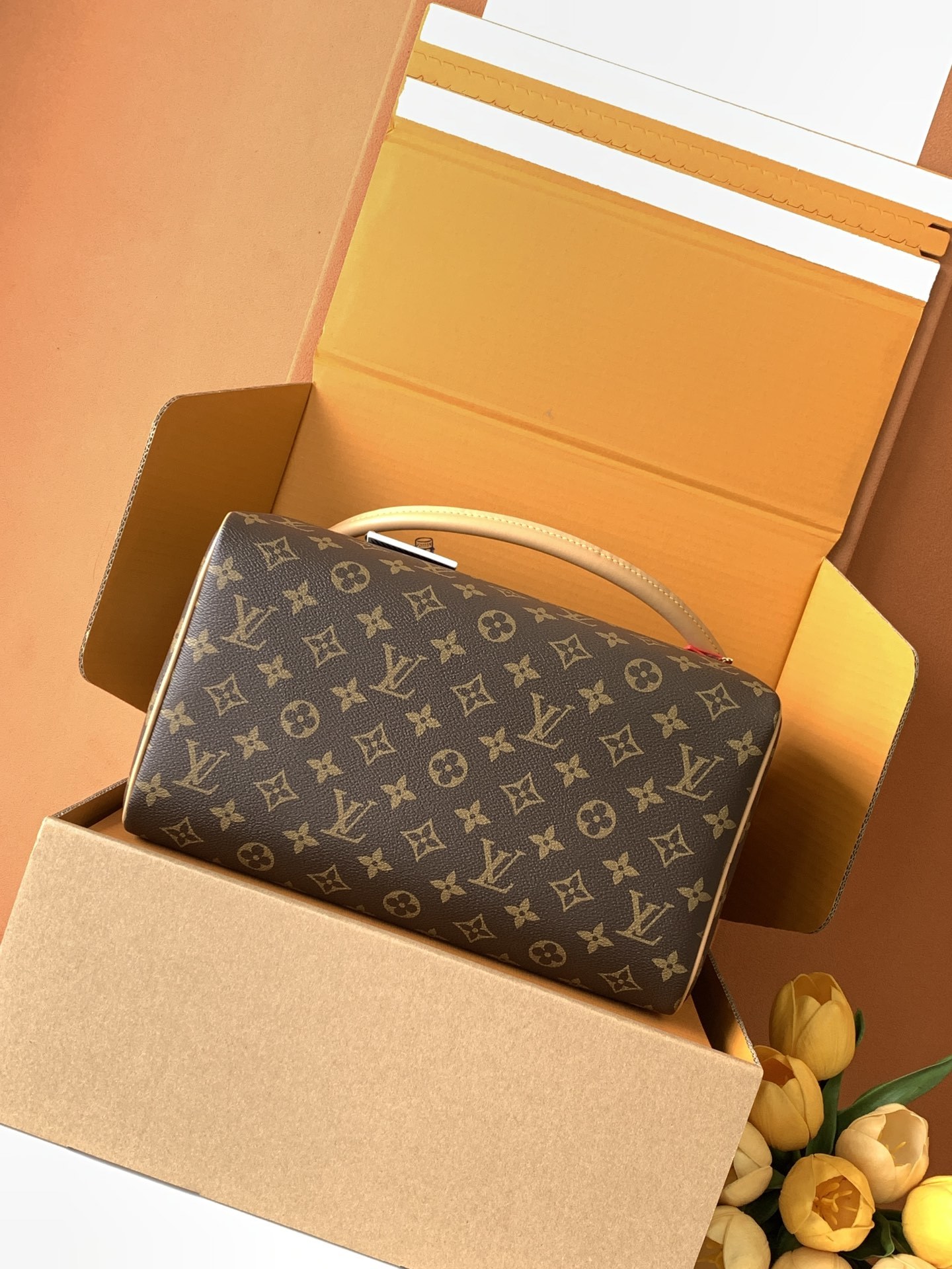 【特级MB芯片版原厂皮】 Speedy Soft 30 Dark手袋以瞩目风姿成就旅途良伴。型号:M11