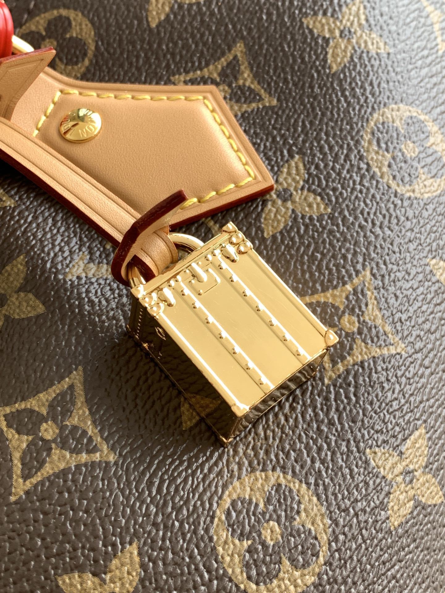 【特级MB芯片版原厂皮】 Speedy Soft 30 Dark手袋以瞩目风姿成就旅途良伴。型号:M11