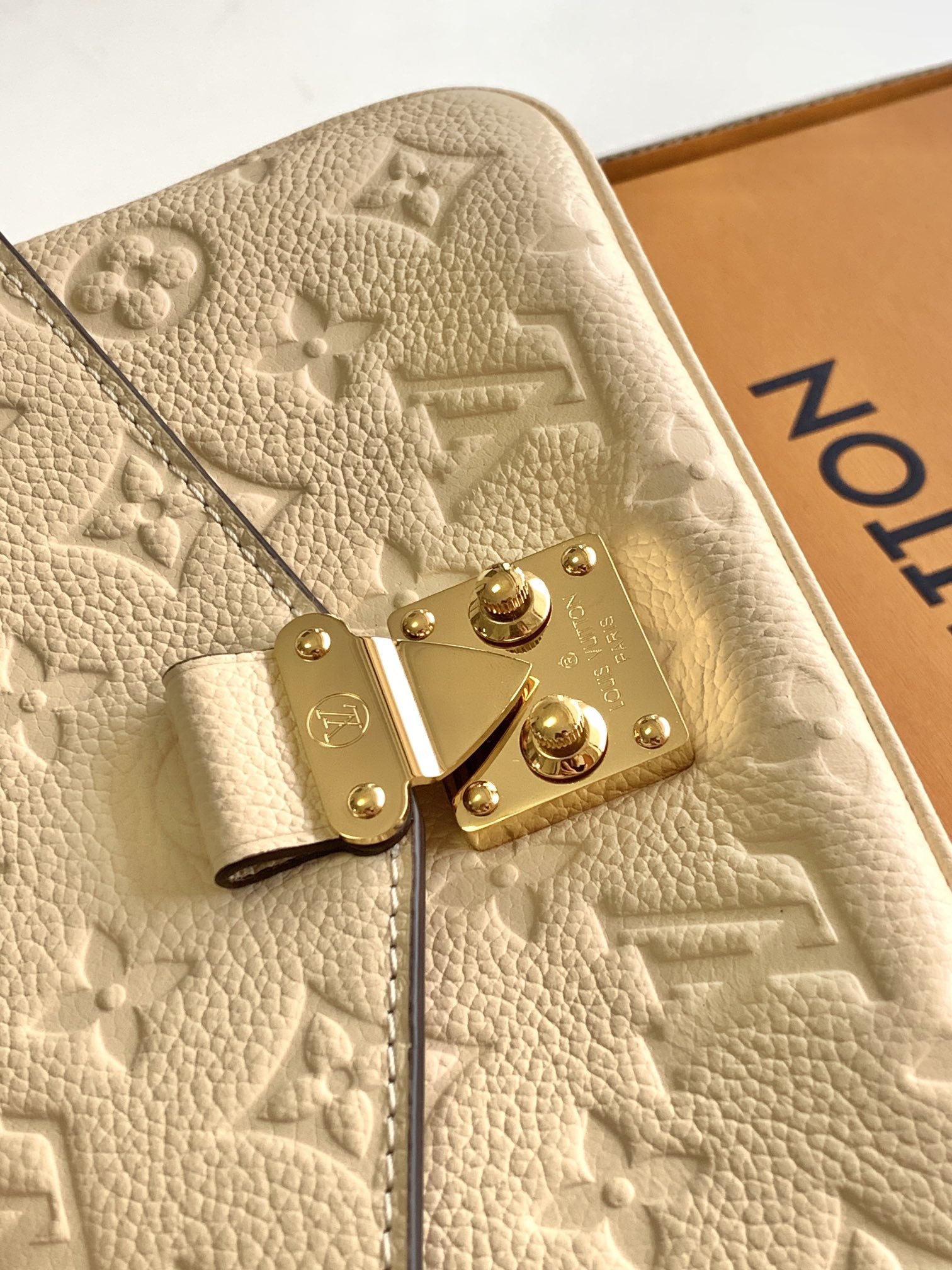 Pochette Métis East West 手袋【特级加强版】型号: M22942皮料: 是意大利