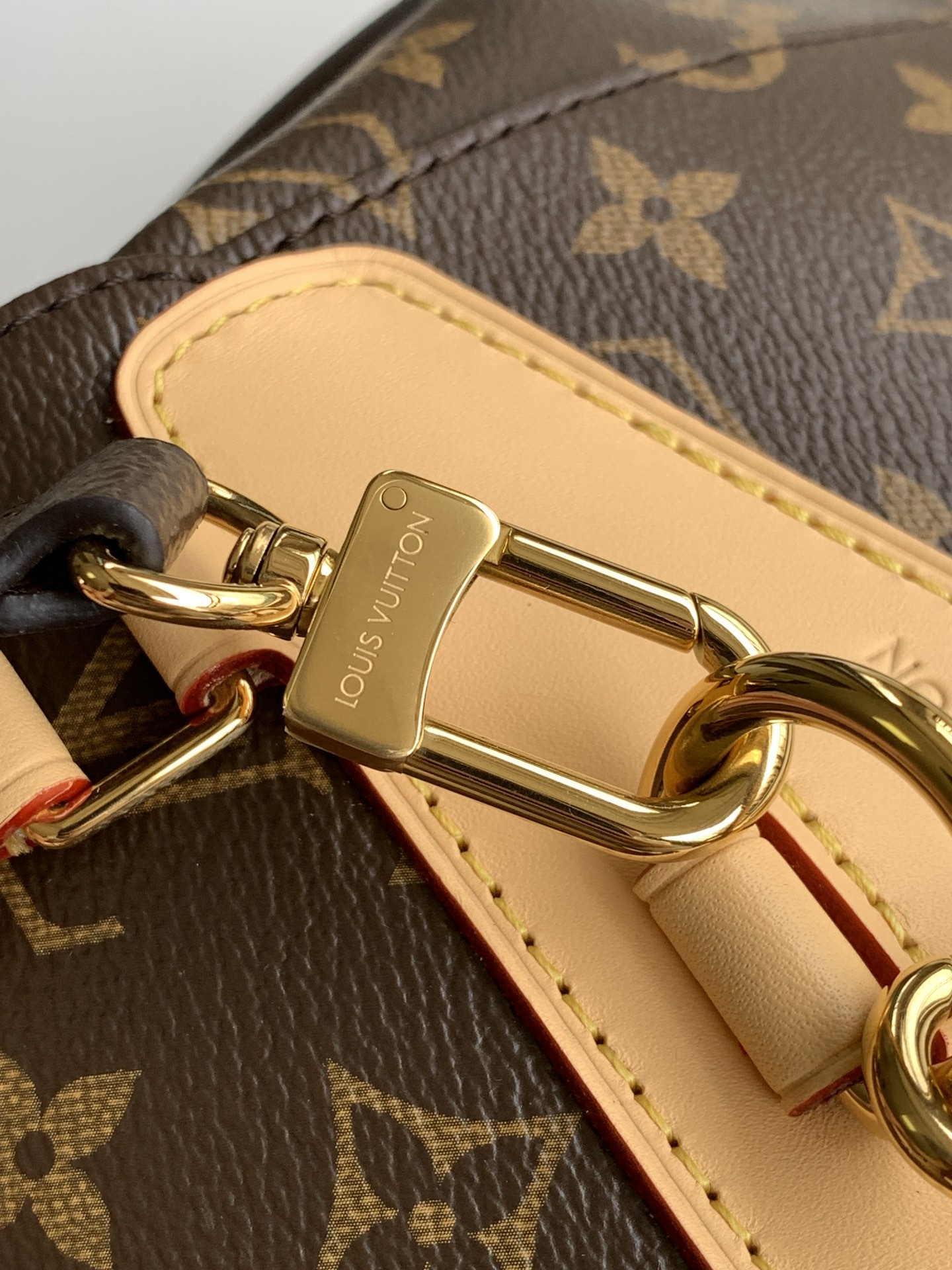 Louis Vuitton 全钢五金 M11198 （变码芯片）皮料是