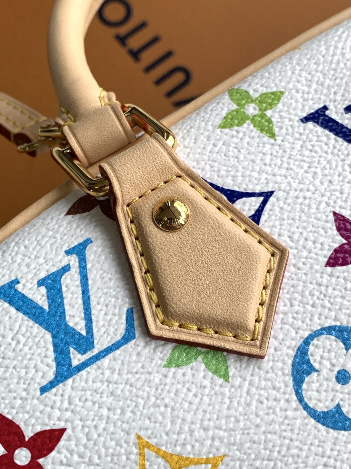 M13084私品(163动态UID )进口菱形面料 (品质第九次升级,进口原厂皮.专柜同步,动态电子芯片