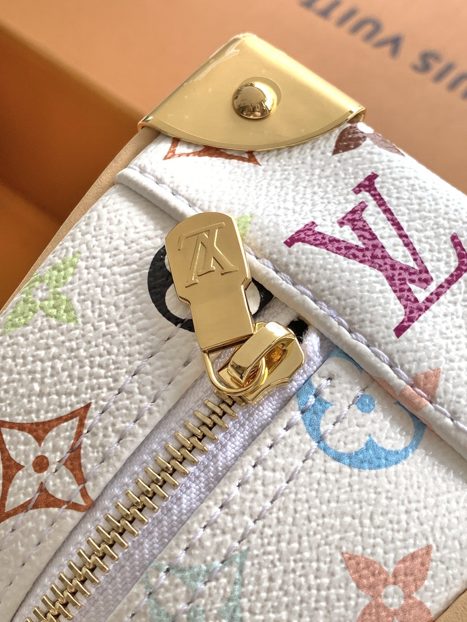 M13084私品(163动态UID )进口菱形面料 (品质第九次升级,进口原厂皮.专柜同步,动态电子芯片