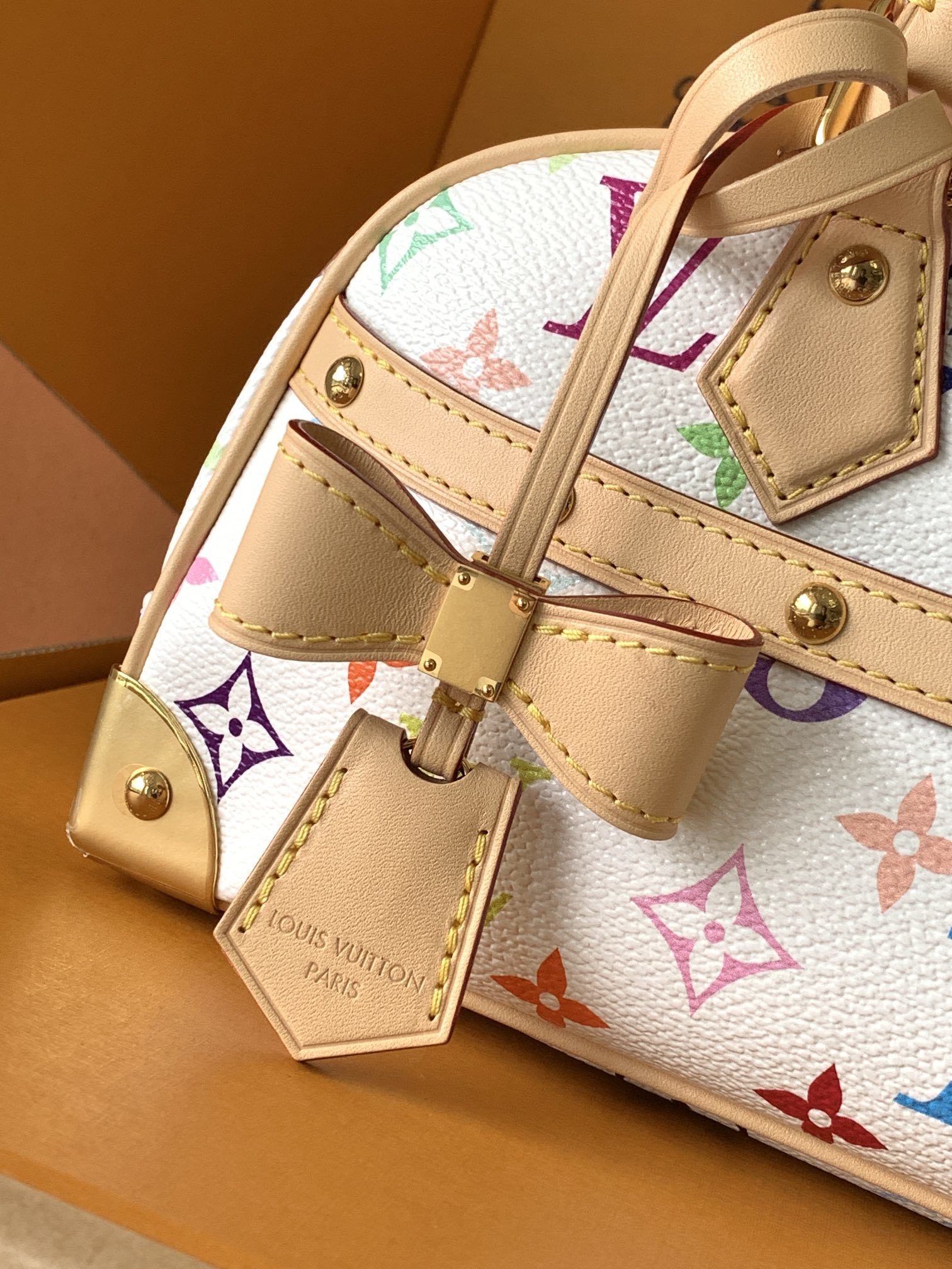 M13084私品(163动态UID )进口菱形面料 (品质第九次升级,进口原厂皮.专柜同步,动态电子芯片