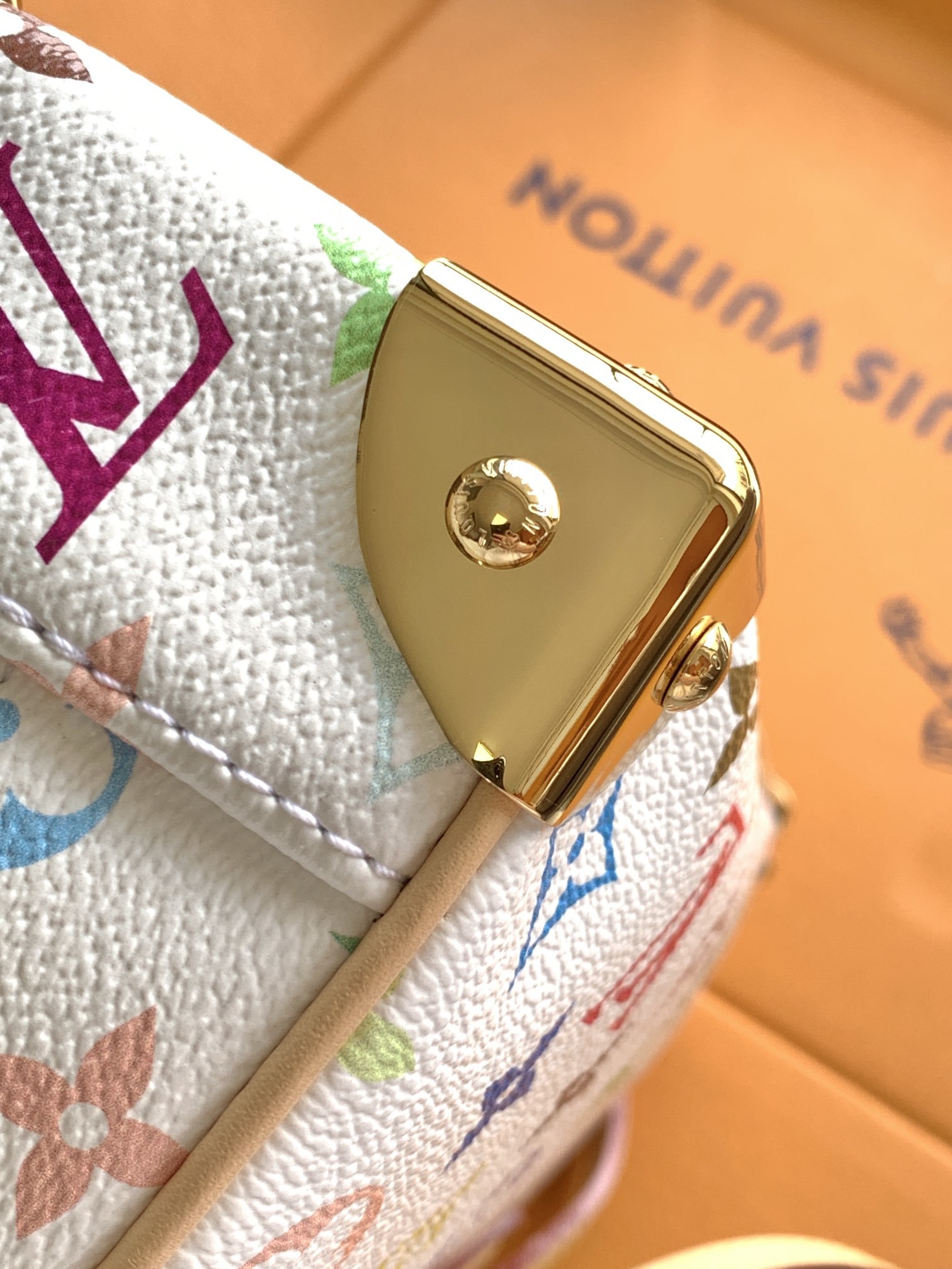 M13084私品(163动态UID )进口菱形面料 (品质第九次升级,进口原厂皮.专柜同步,动态电子芯片