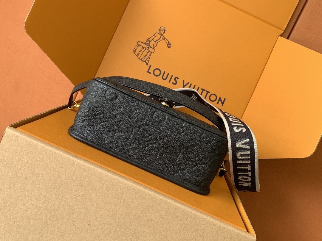 Diane 手袋【特级加强版】型号: M46386皮料: 是意大利A级皮料五金: 采用进口A级全钢五金包