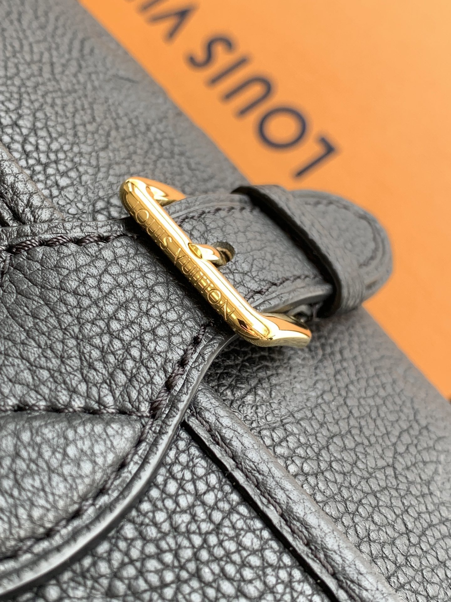 Diane 手袋【特级加强版】型号: M46386皮料: 是意大利A级皮料五金: 采用进口A级全钢五金包