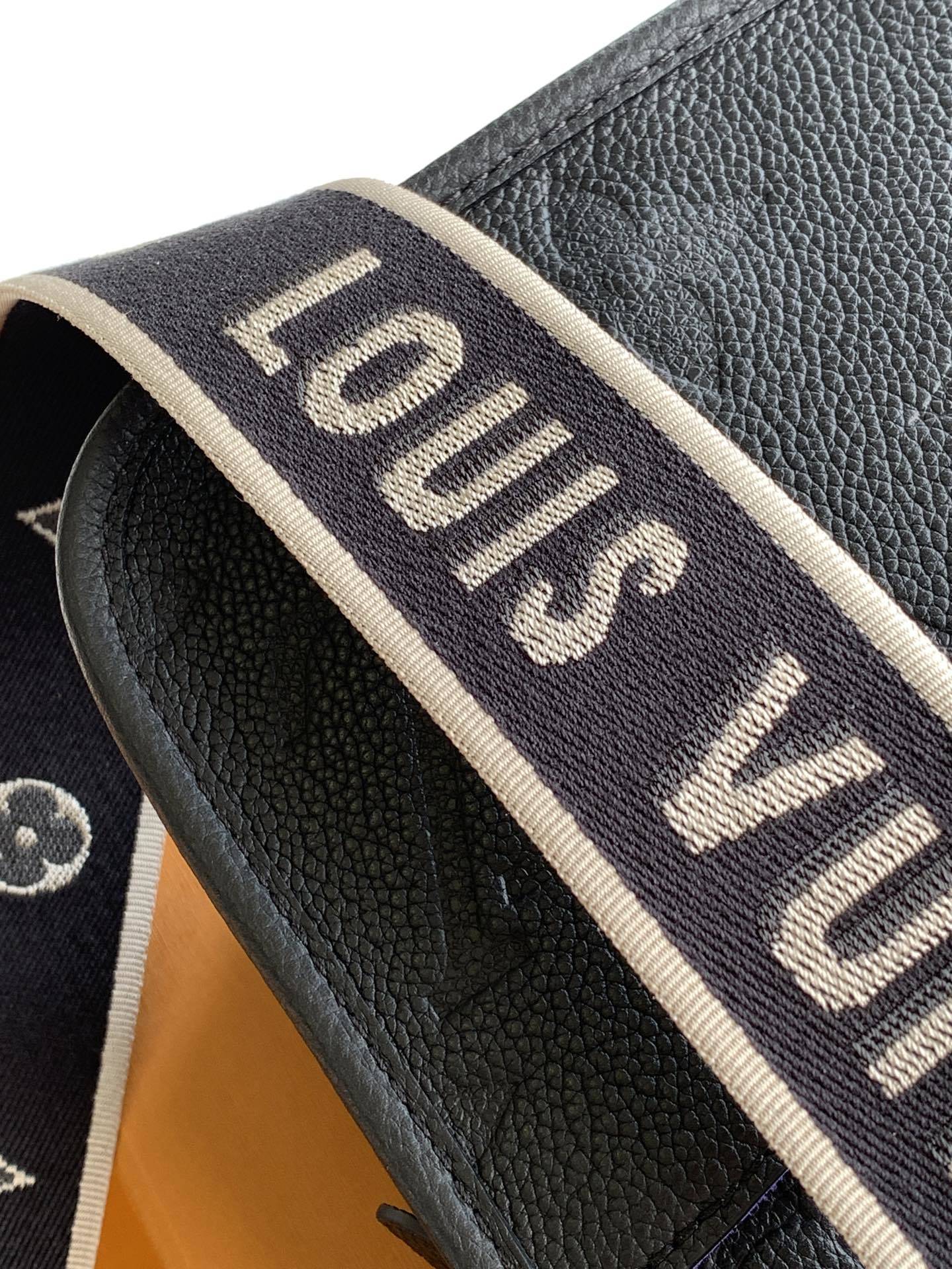 Diane 手袋【特级加强版】型号: M46386皮料: 是意大利A级皮料五金: 采用进口A级全钢五金包