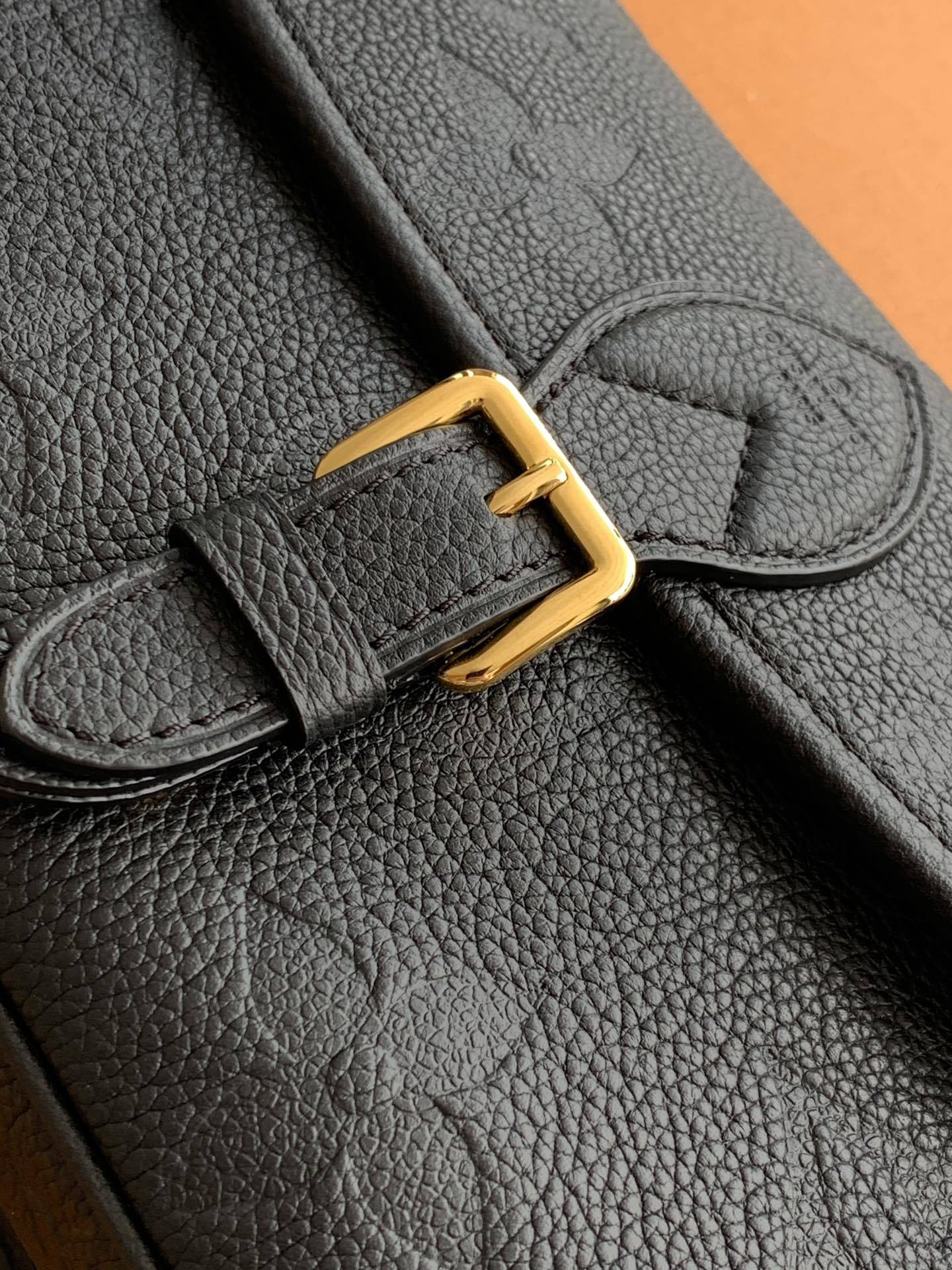 Diane 手袋【特级加强版】型号: M46386皮料: 是意大利A级皮料五金: 采用进口A级全钢五金包