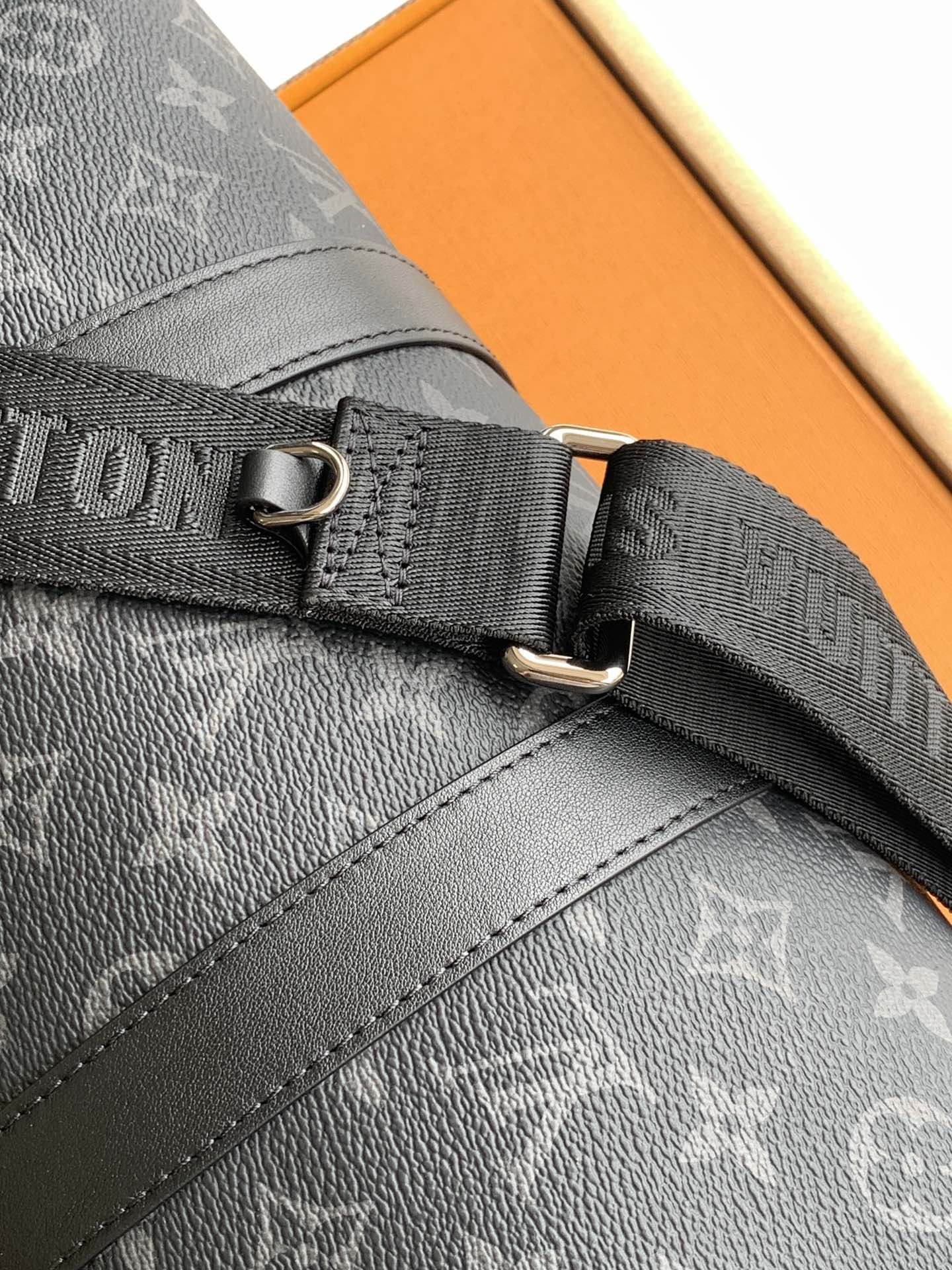Louis Vuitton 全钢五金 M46655 皮料是