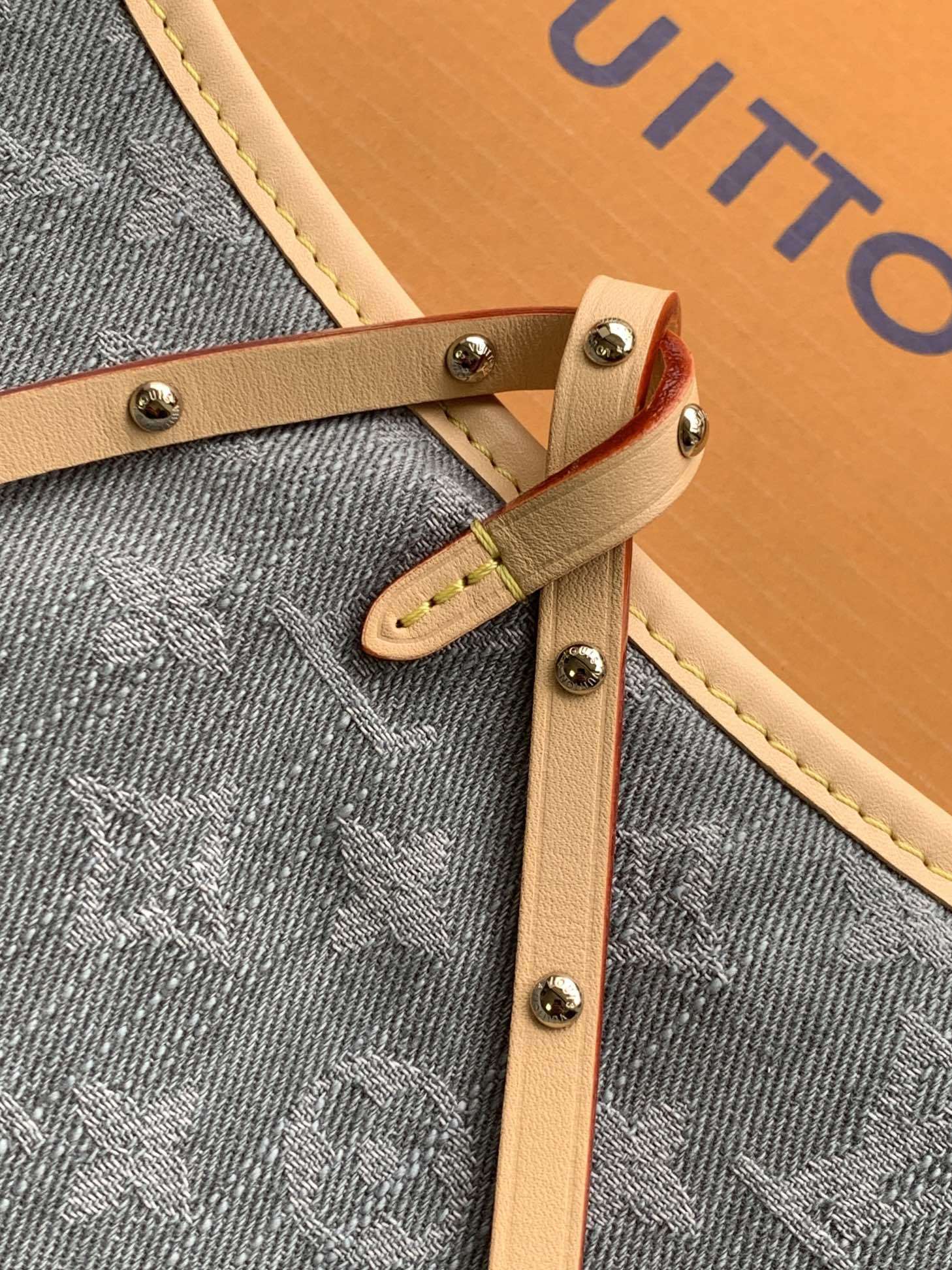 【特级MB牛仔布】CARRYALL 中号手袋型号:M13289材料:A+级全钢五金,进口高弹面料包装:全