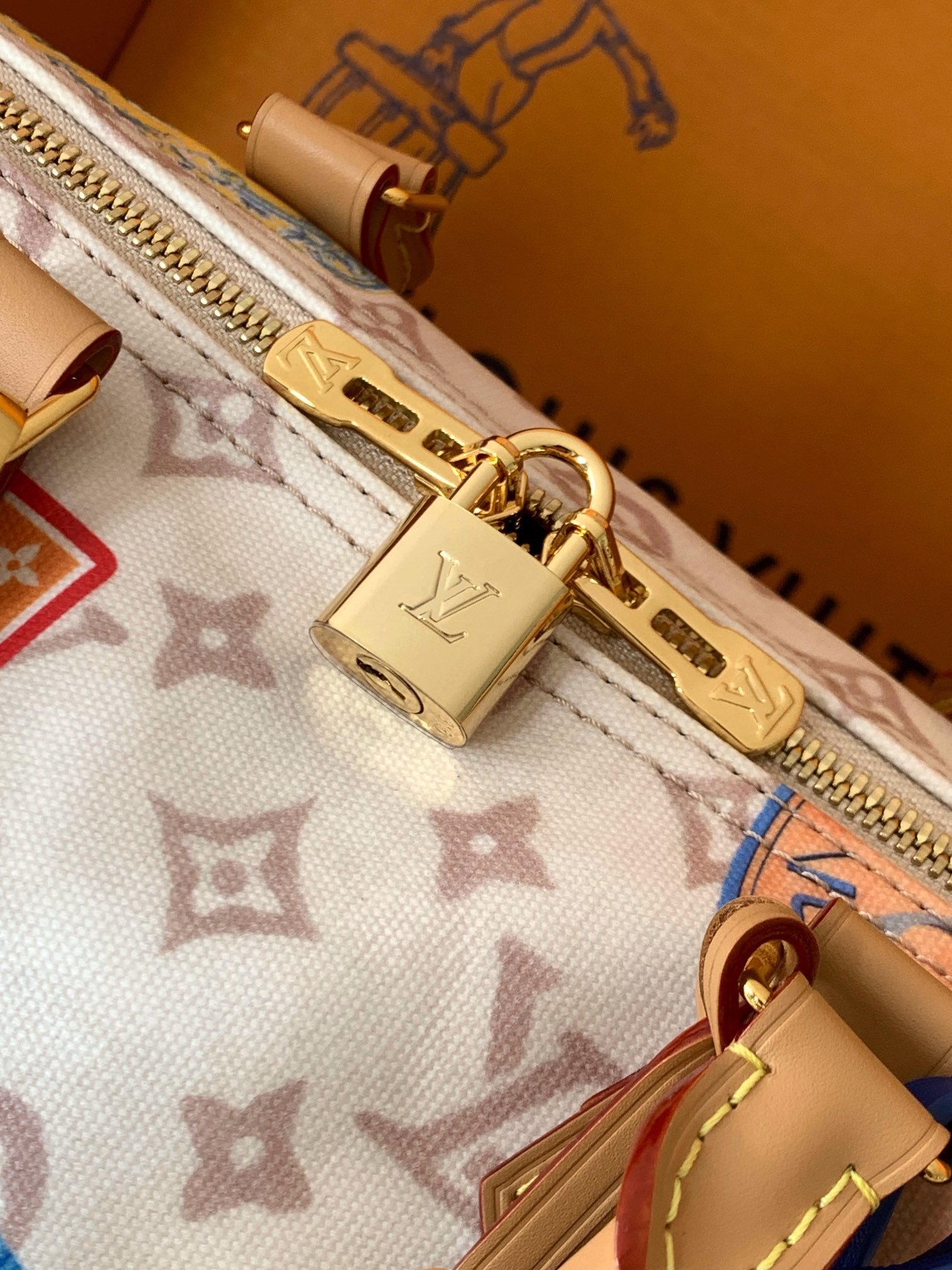 【 M14587 】特级全钢 本款 Speedy Soft 30 手袋以复古笔触演绎 Monogram