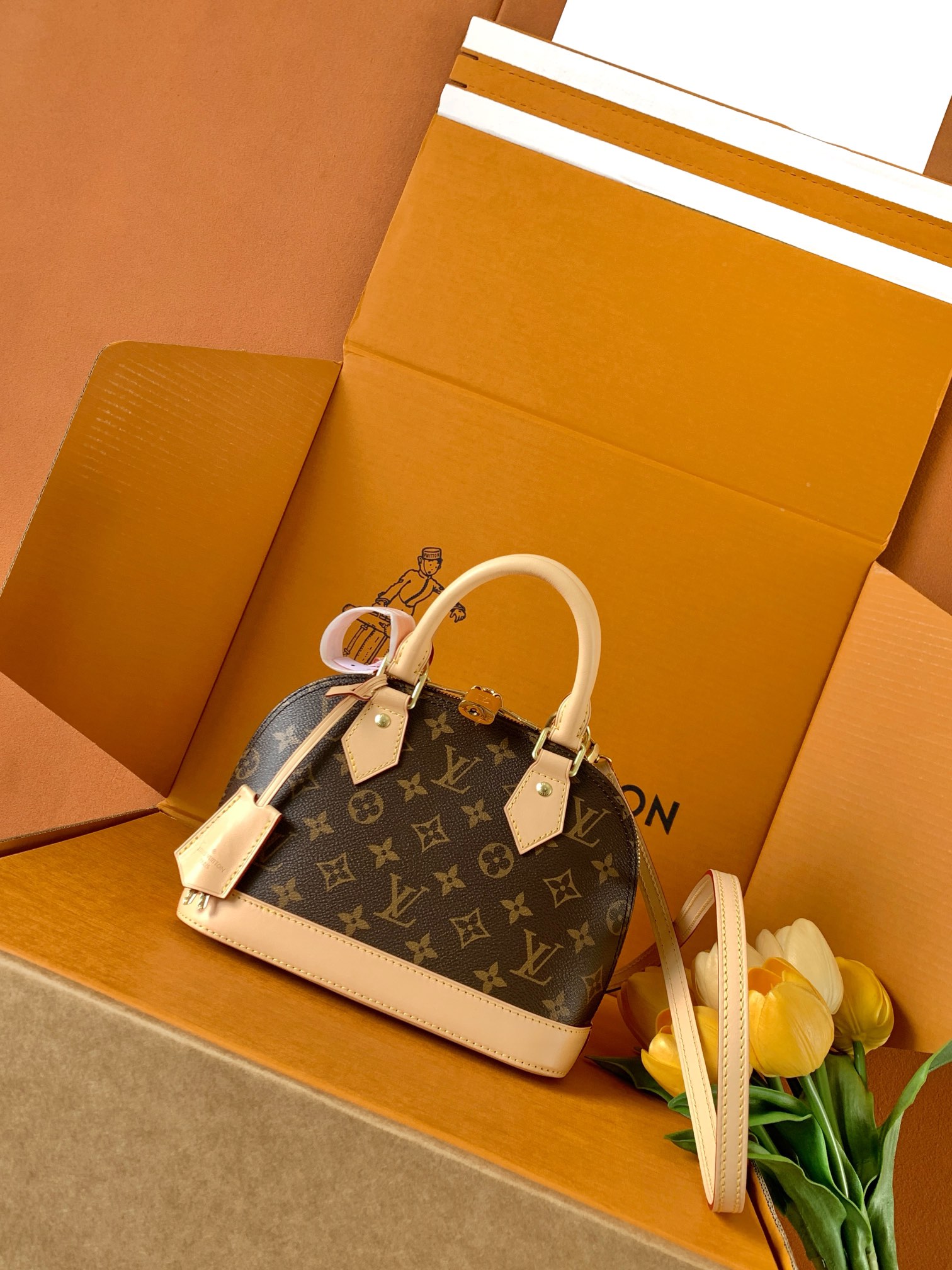 M53152全钢复制，路易威登标志性手袋中设计结构最为挺括的一款，其原型是由加斯顿·威登设计并以Alma