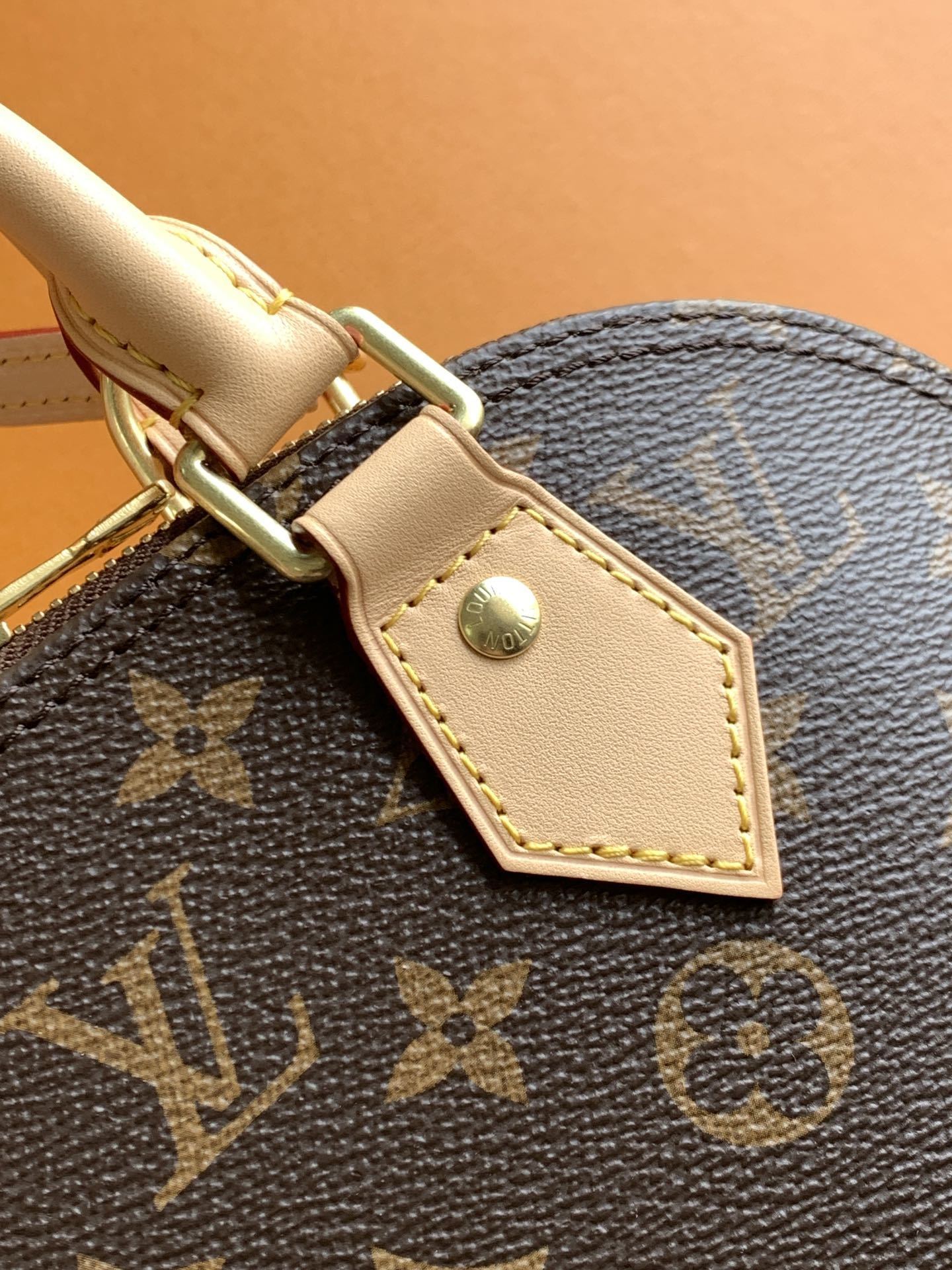 M53152全钢复制,路易威登标志性手袋中设计结构最为挺括的一款,其原型是由加斯顿·威登设计并以Alma