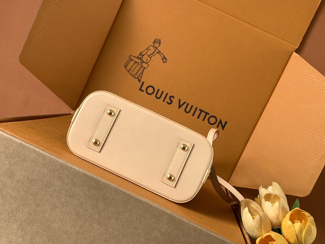 M53152全钢复制,路易威登标志性手袋中设计结构最为挺括的一款,其原型是由加斯顿·威登设计并以Alma