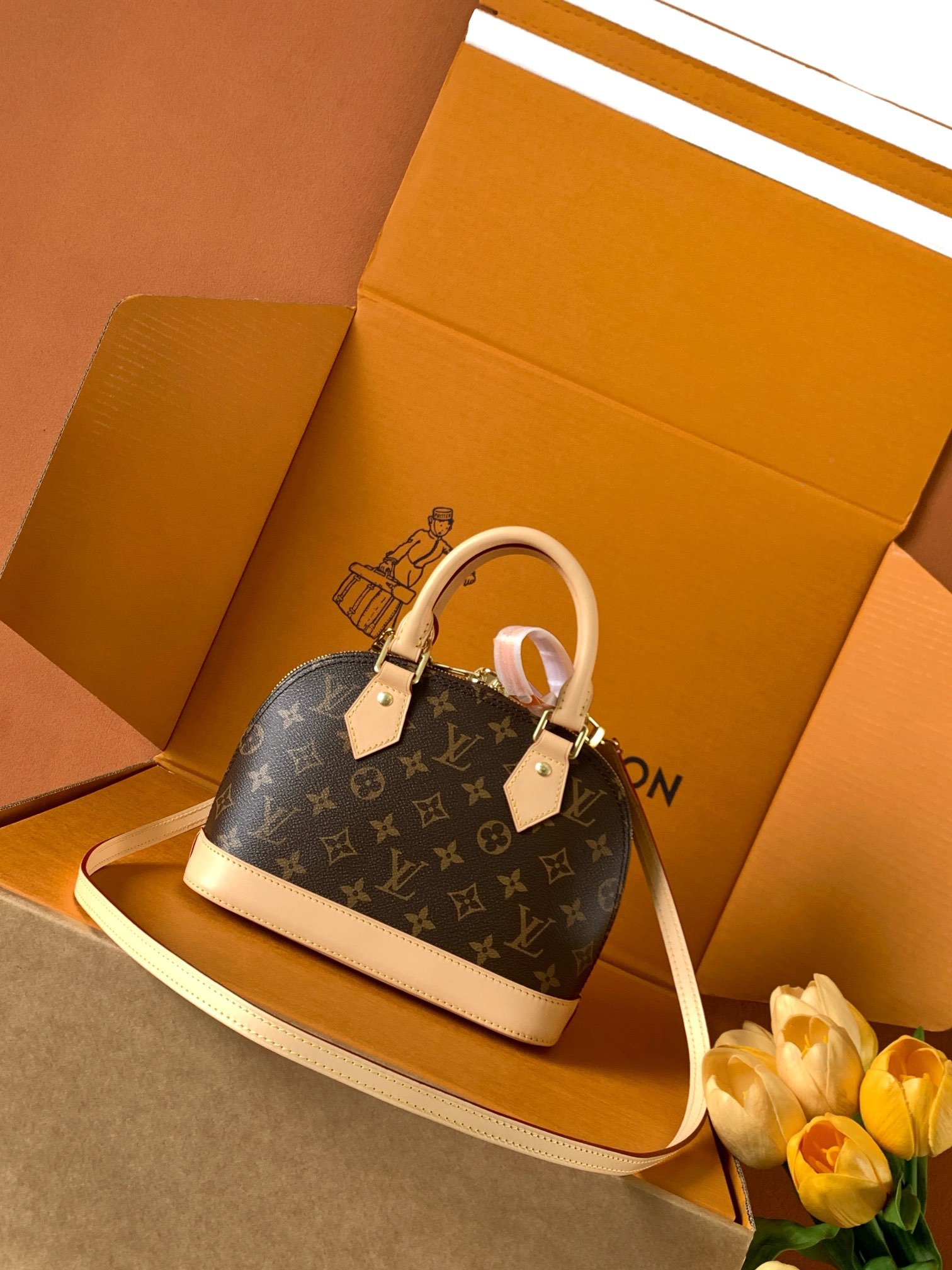 M53152全钢复制,路易威登标志性手袋中设计结构最为挺括的一款,其原型是由加斯顿·威登设计并以Alma