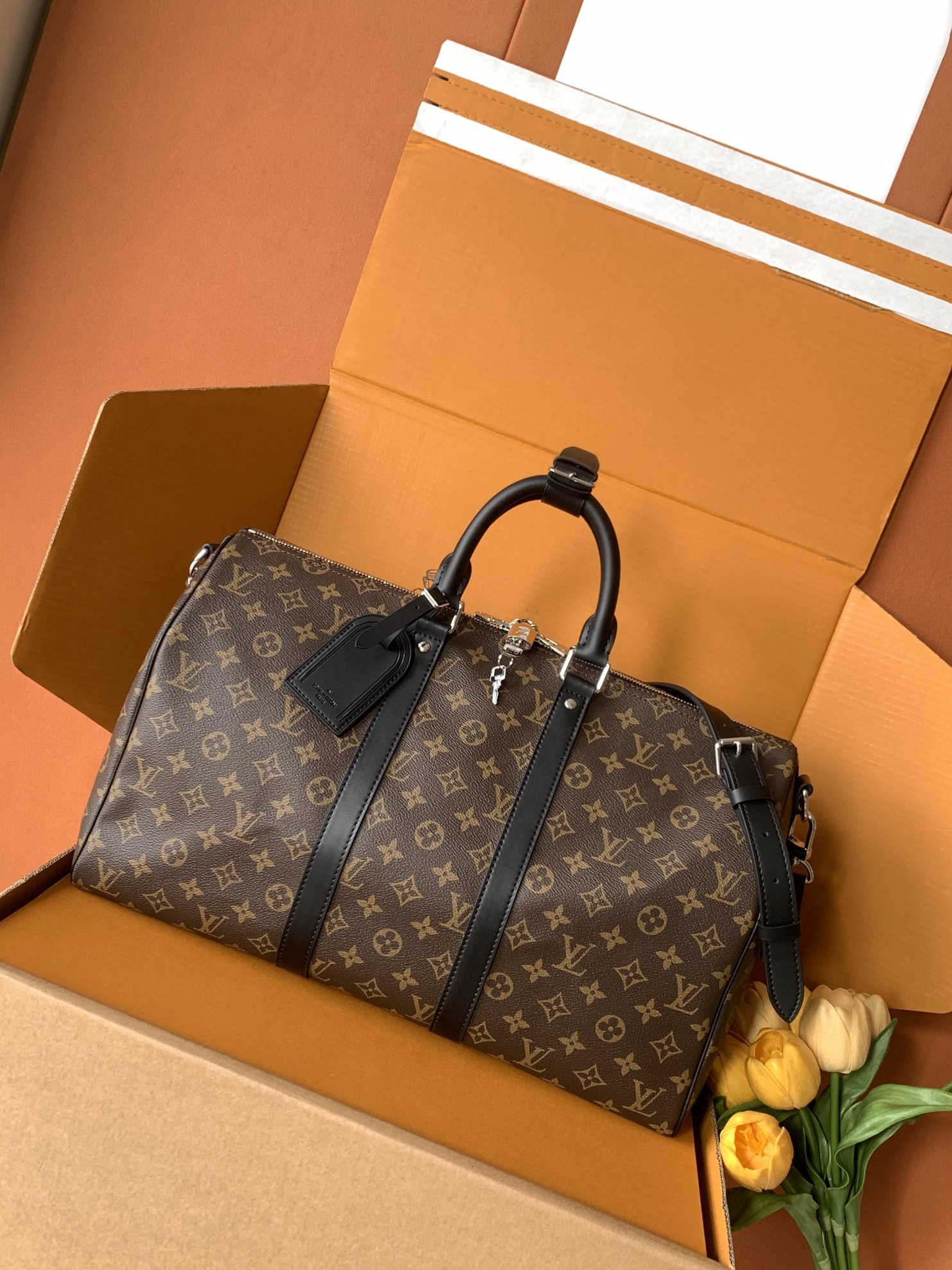 特级全钢。 免税版LV KEEPALL 45旅行袋（配肩带）型号：M56711老花配黑皮45💫 升级回货