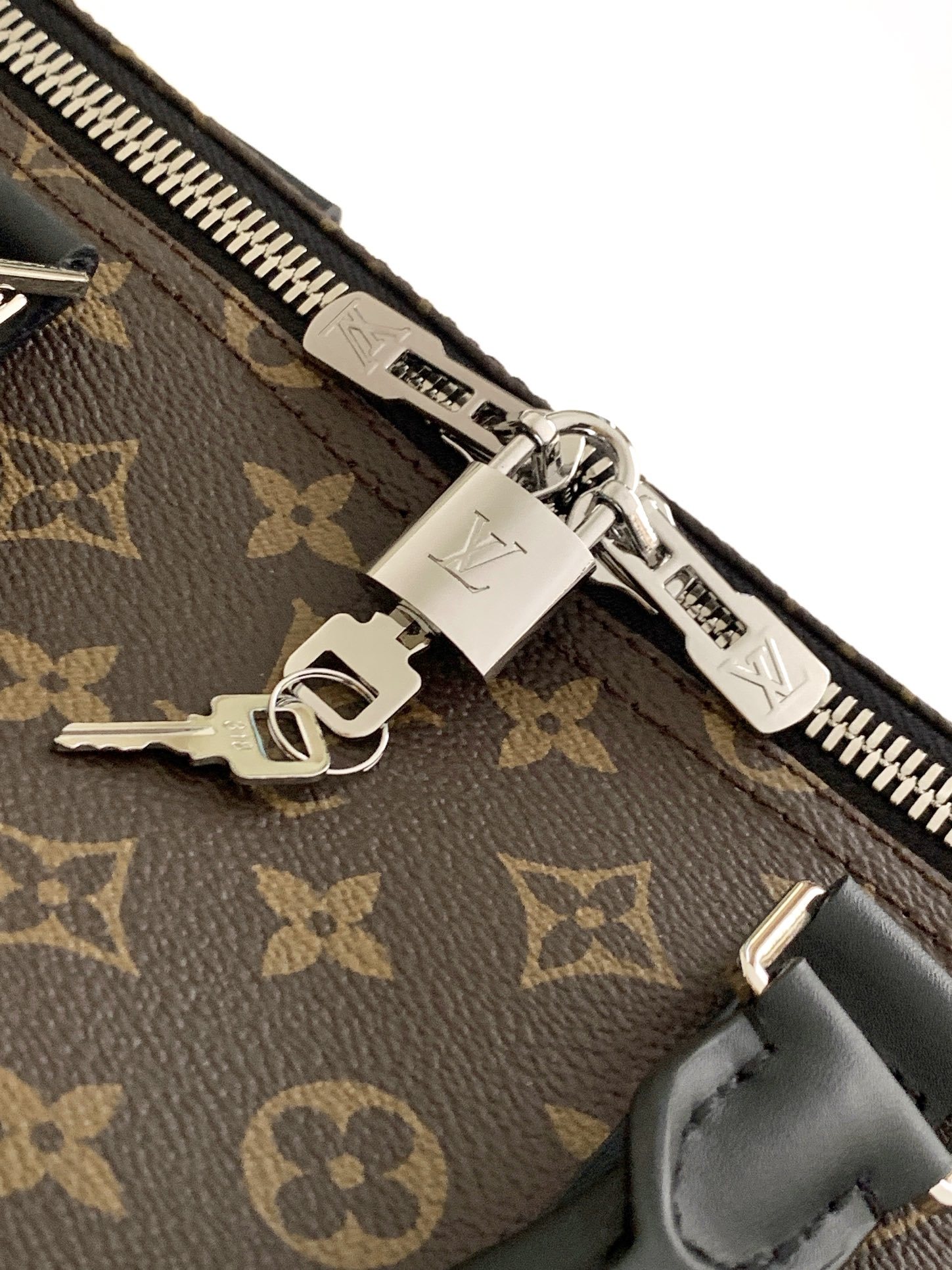 特级全钢 免税版LV KEEPALL 55旅行袋(配肩带)型号:M56714老花配黑皮55💫 升级回货!