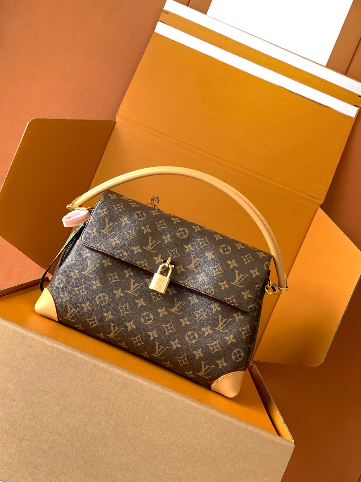 特级全钢天花板,163动态码M14473 Hide Away 手袋取材 Monogram 涂层帆布,将利