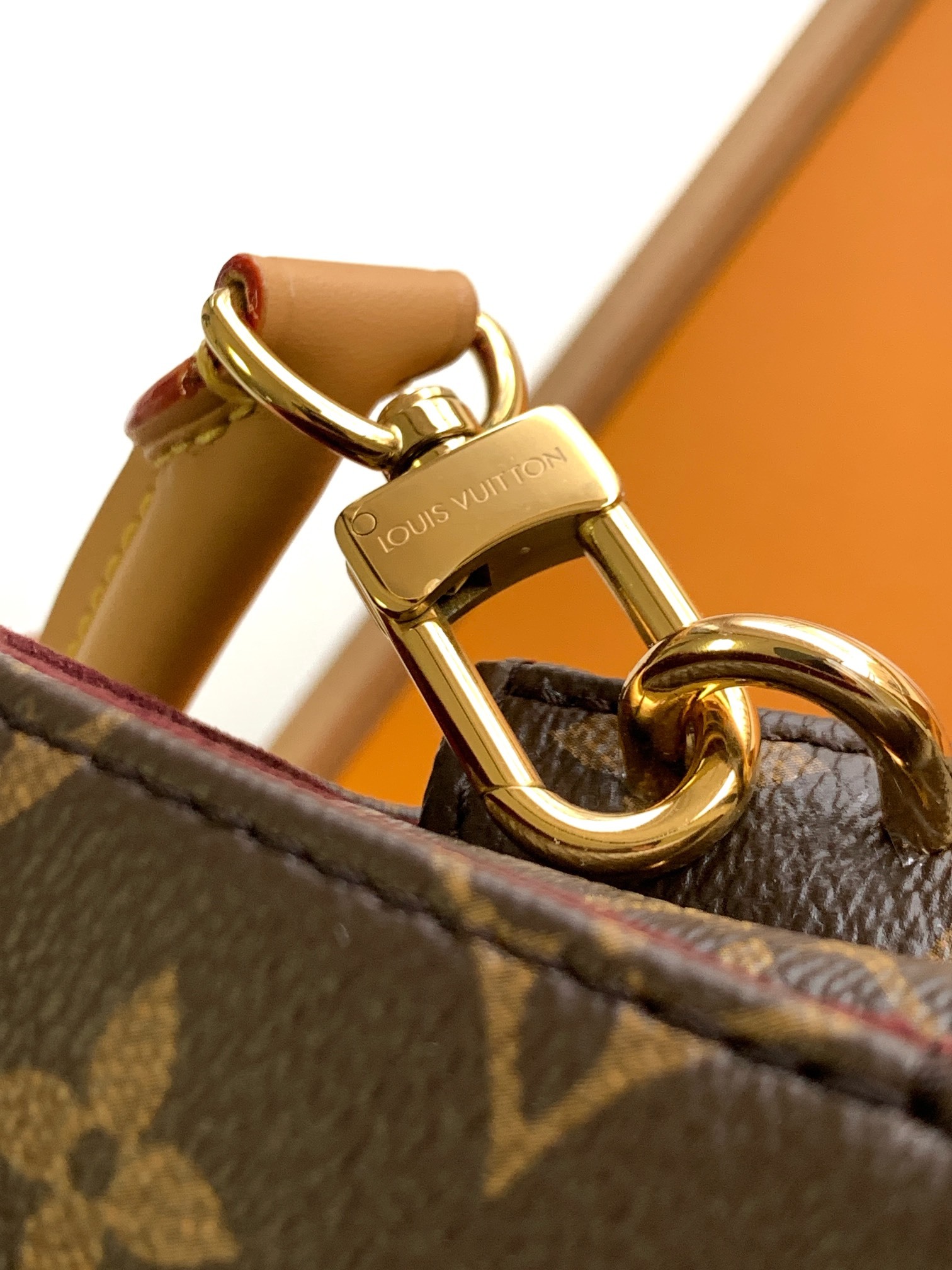 特级全钢天花板,163动态码M14473 Hide Away 手袋取材 Monogram 涂层帆布,将利